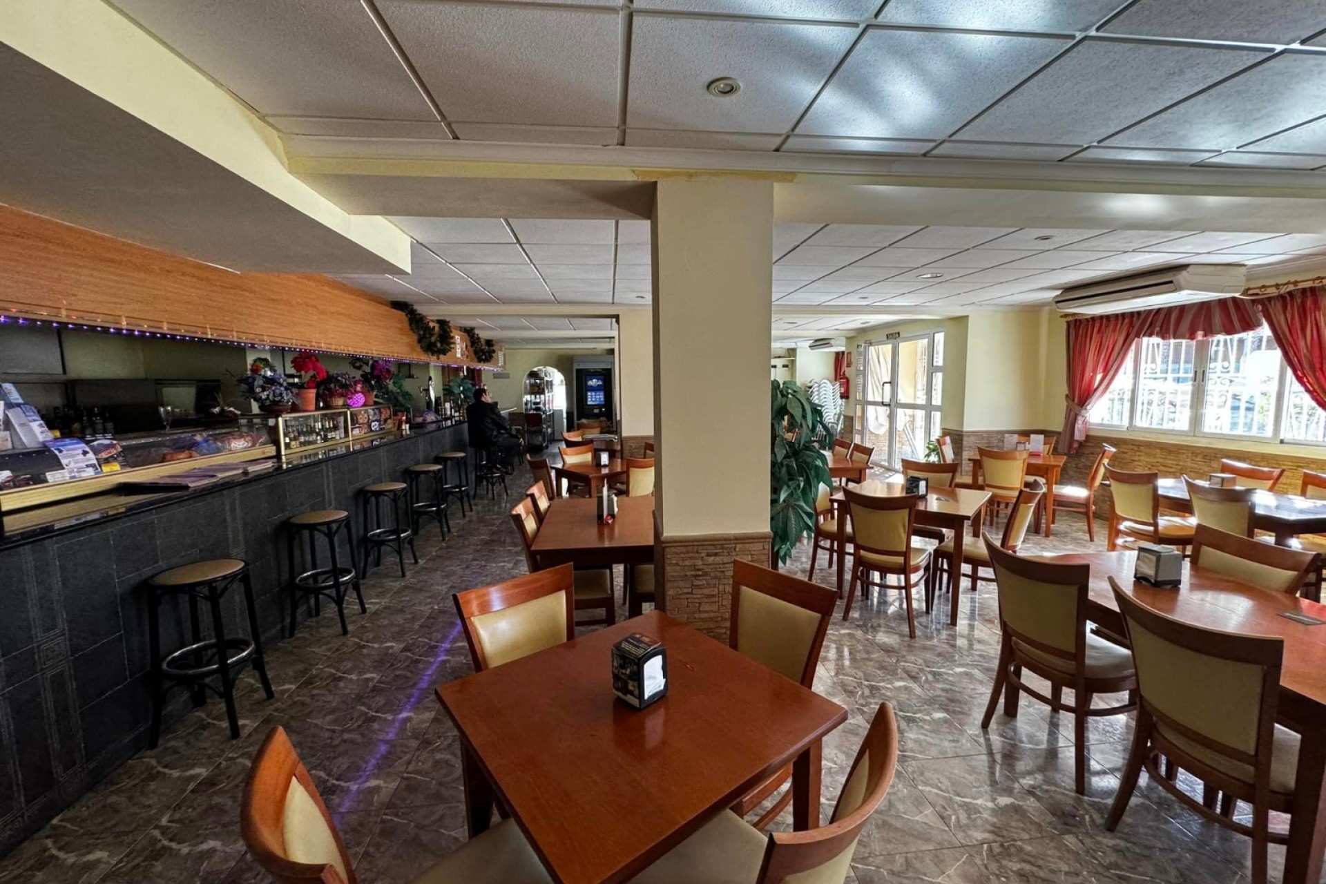 Herverkoop - Commercial - Punta Prima