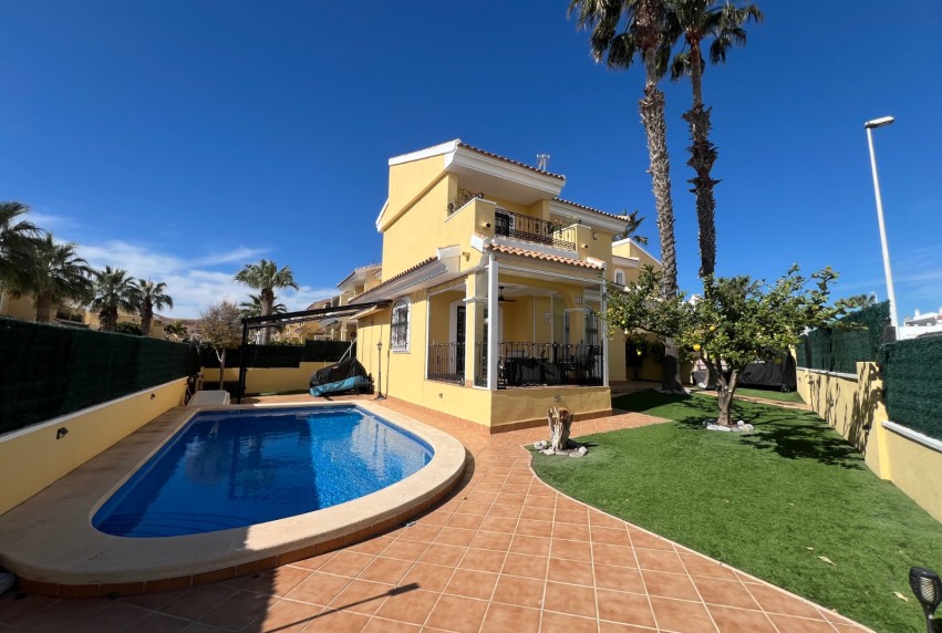 Herverkoop - Villa - Orihuela Costa - Los Dolses