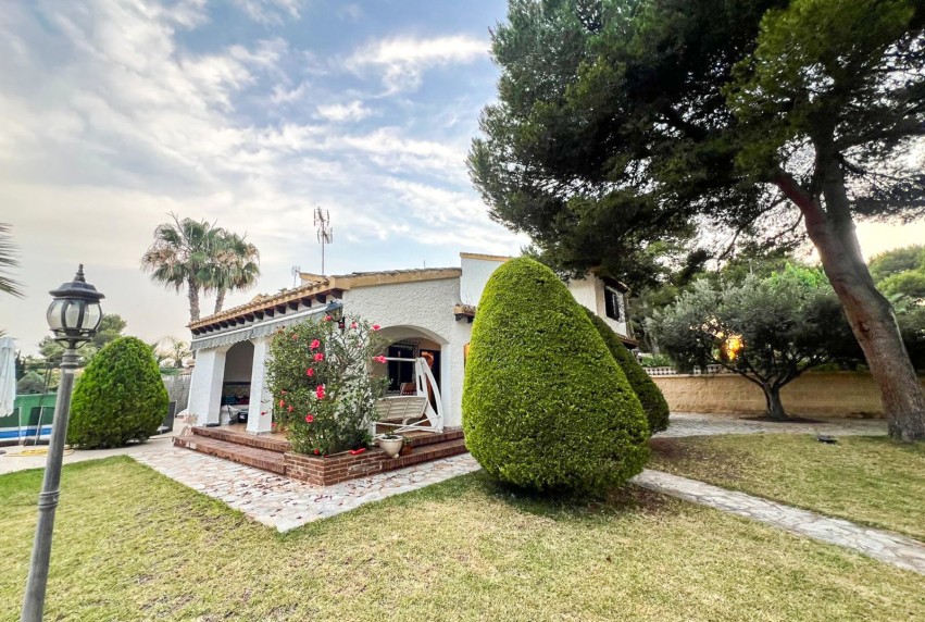 Herverkoop - Villa - Orihuela Costa - Punta Prima