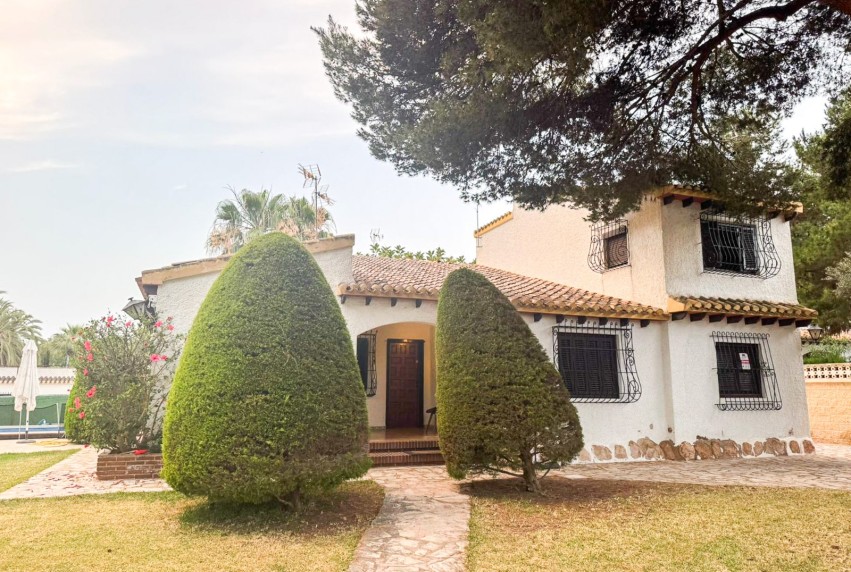 Herverkoop - Villa - Orihuela Costa - Punta Prima