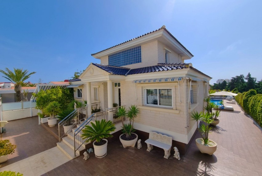 Herverkoop - Villa - Torrevieja - La Mata