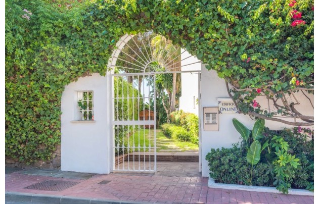 House - Resale - Marbella - Puerto Banús