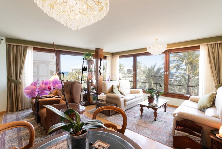 Resale - Apartment - Alicante - - Centro  -