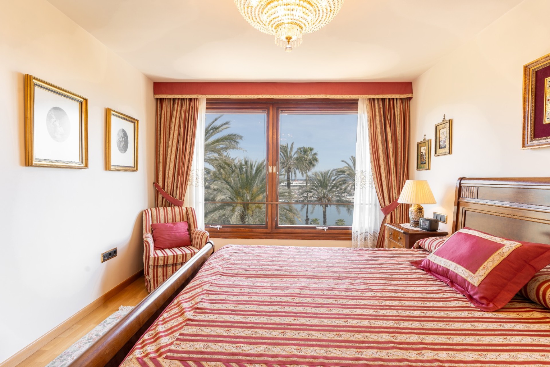 Resale - Apartment - Alicante - - Centro  -