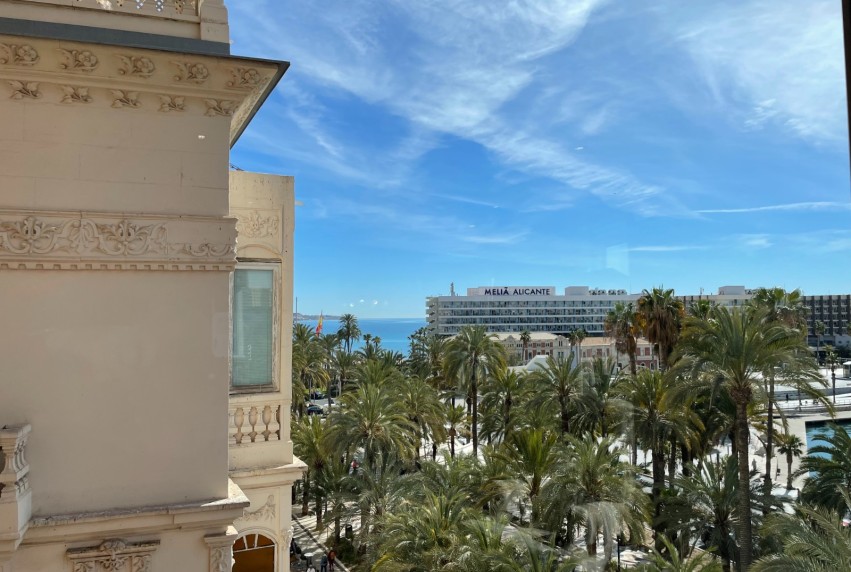 Resale - Apartment - Alicante - - Centro  -