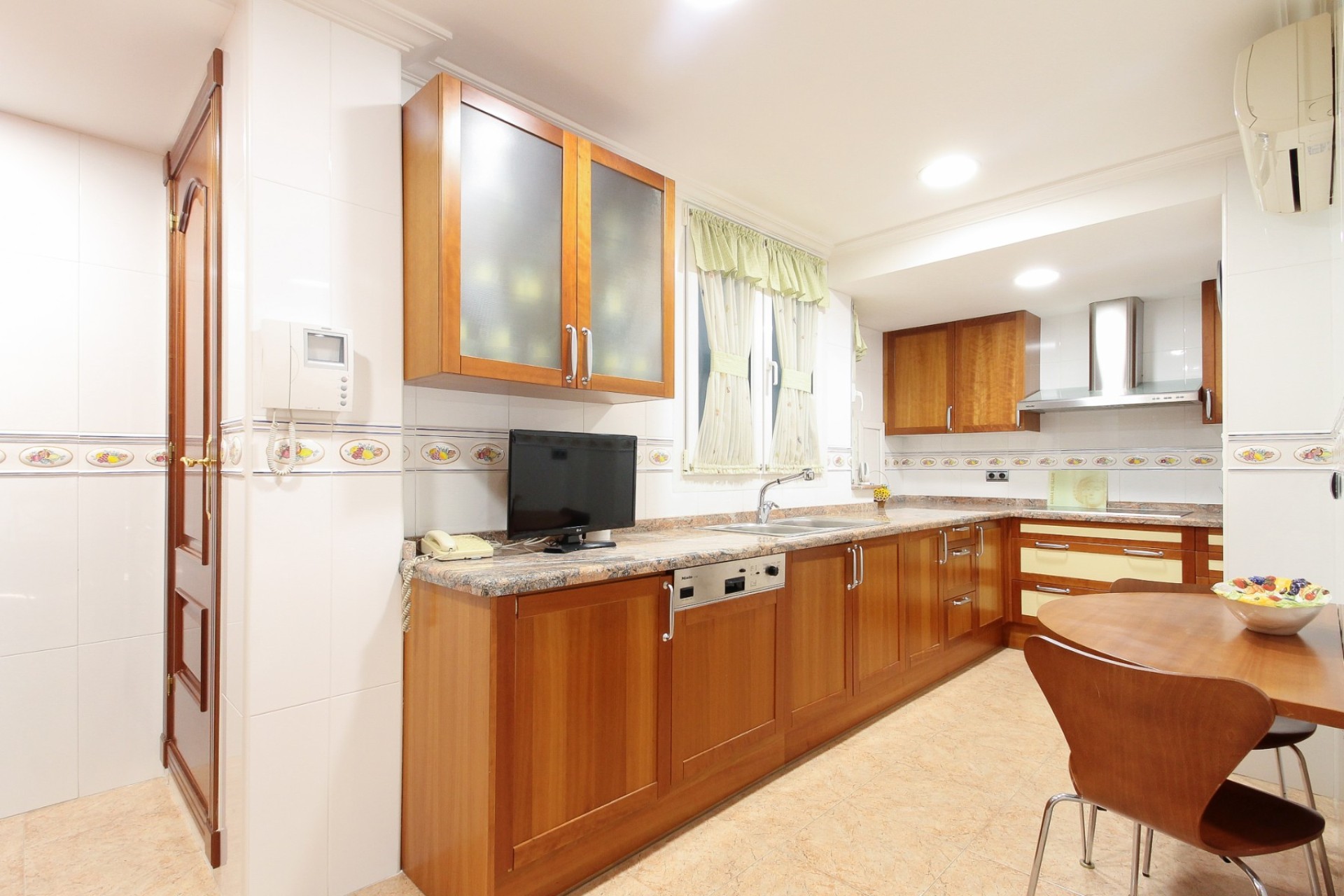 Resale - Apartment - Alicante - - Centro  -