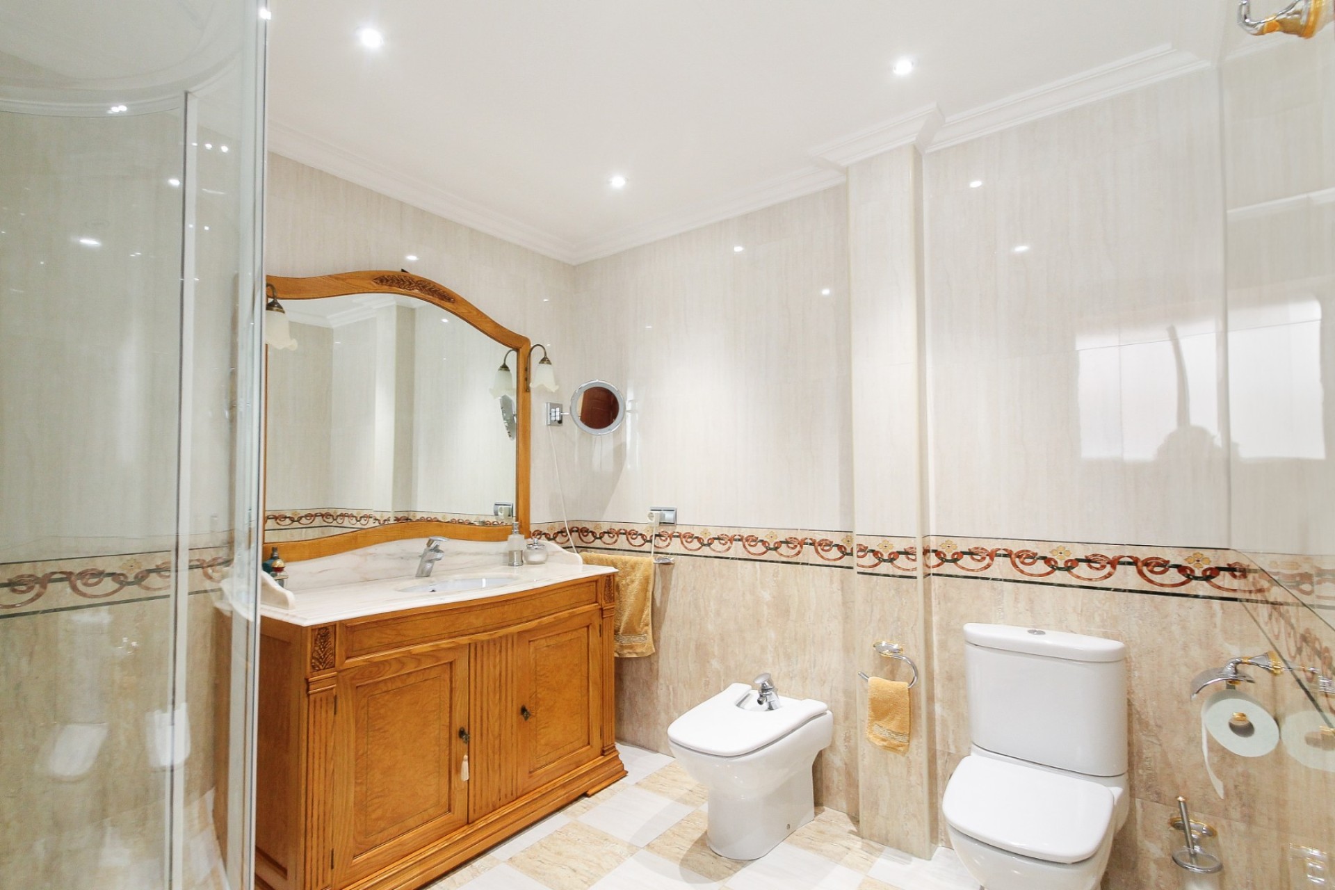Resale - Apartment - Alicante - - Centro  -