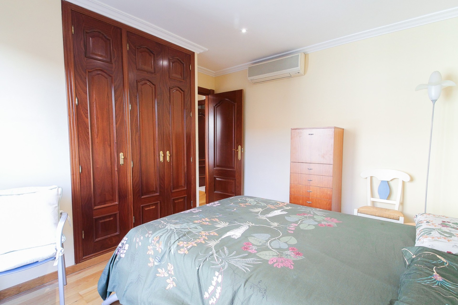 Resale - Apartment - Alicante - - Centro  -