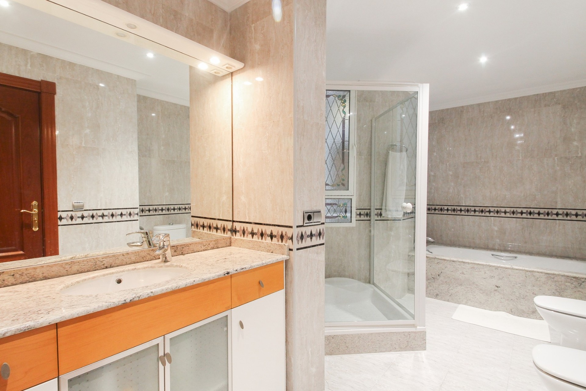 Resale - Apartment - Alicante - - Centro  -