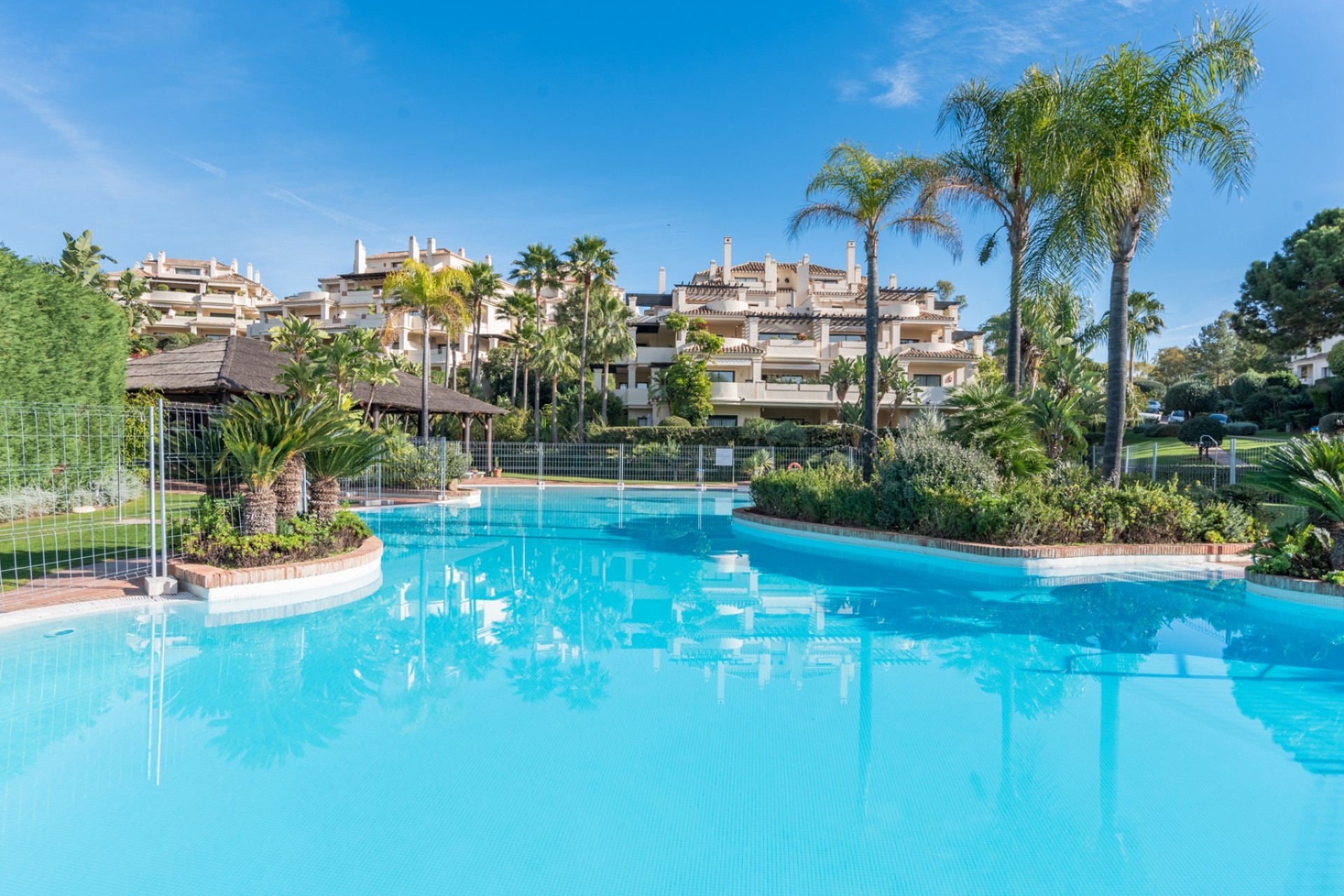 Resale - Apartment - Benahavis