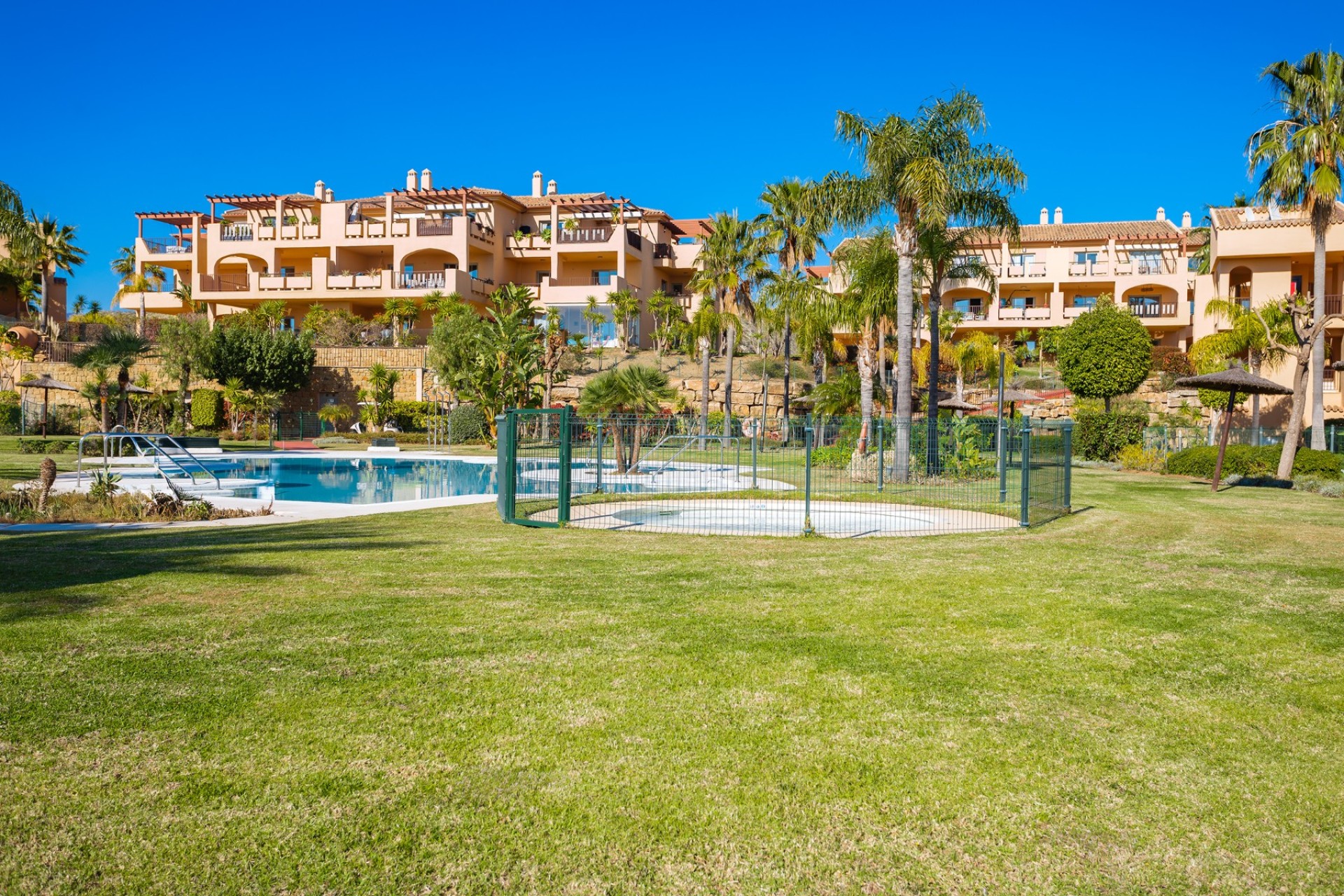 Resale - Apartment - Benahavis