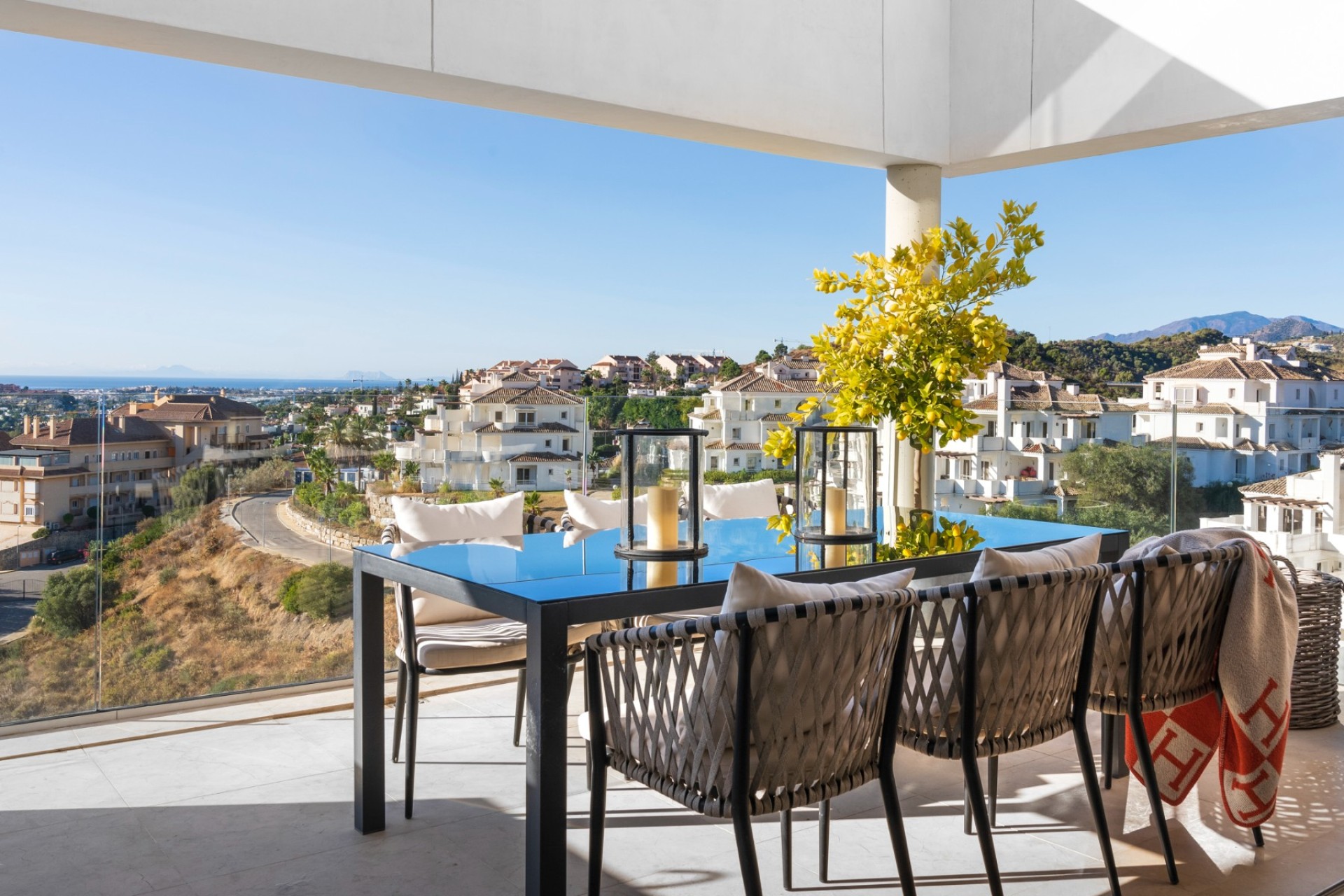 Resale - Apartment - Marbella - Nueva Andalucía