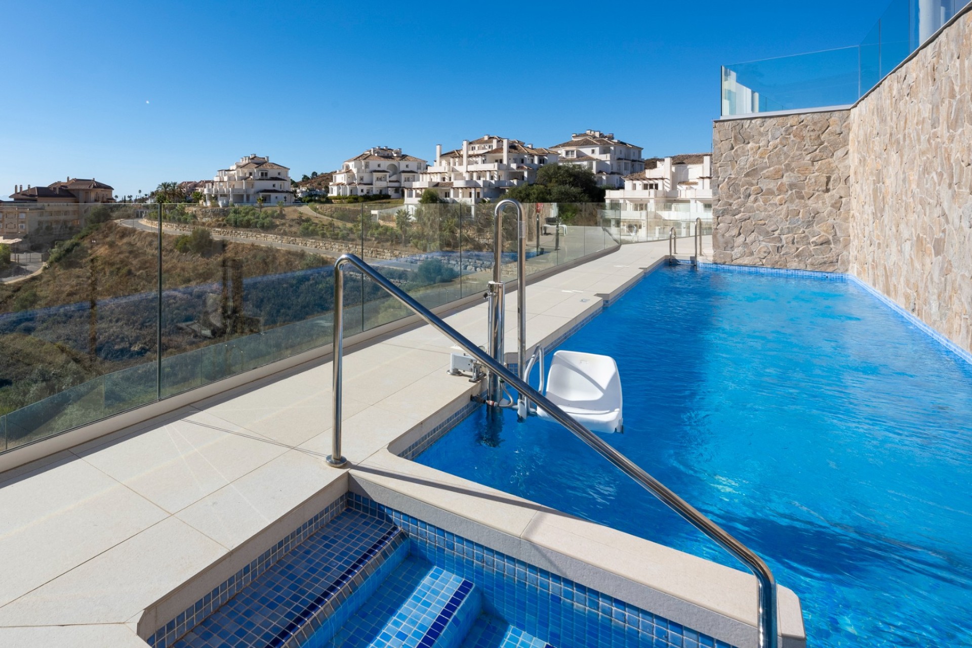 Resale - Apartment - Marbella - Nueva Andalucía