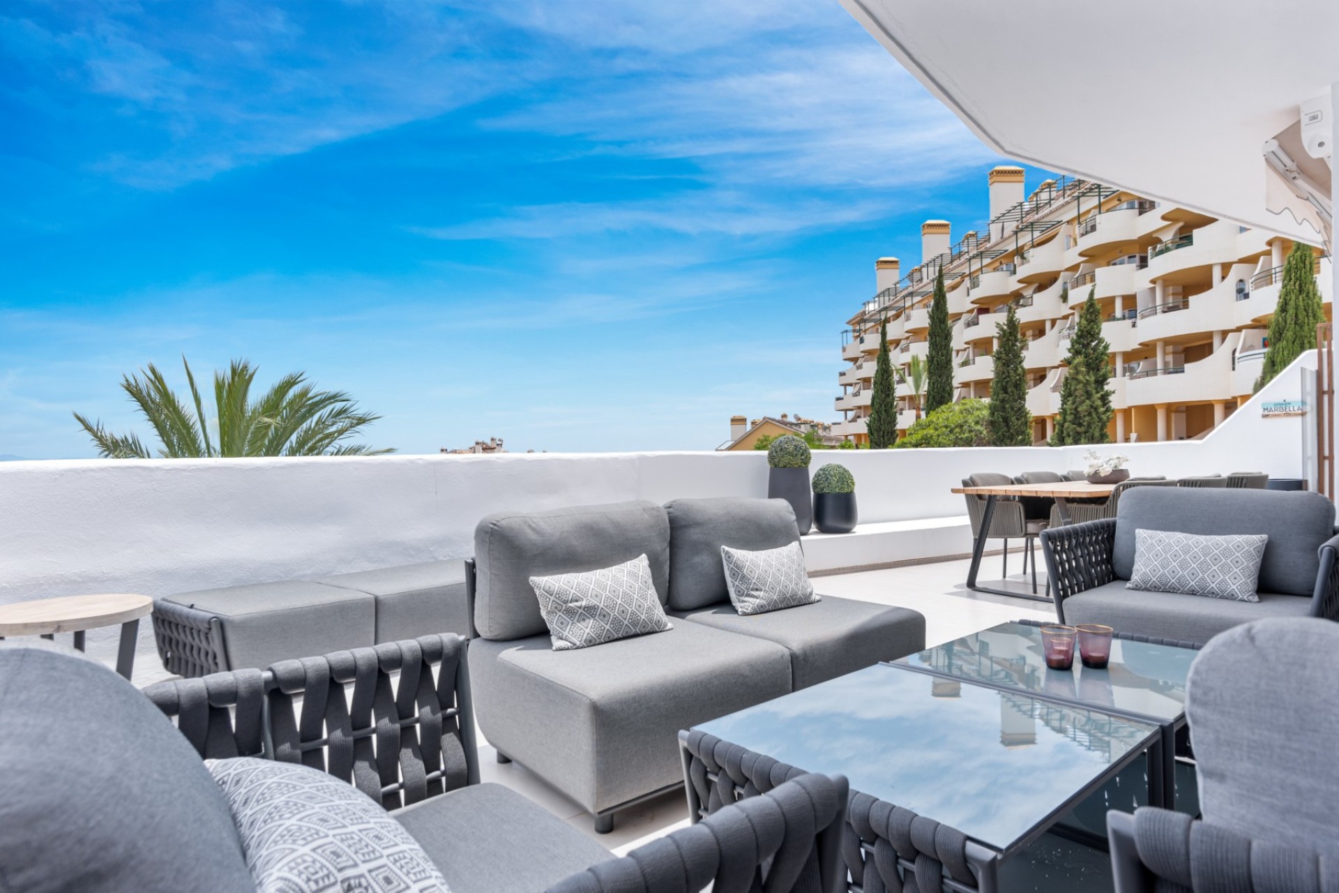 Resale - Apartment - Marbella - Nueva Andalucía