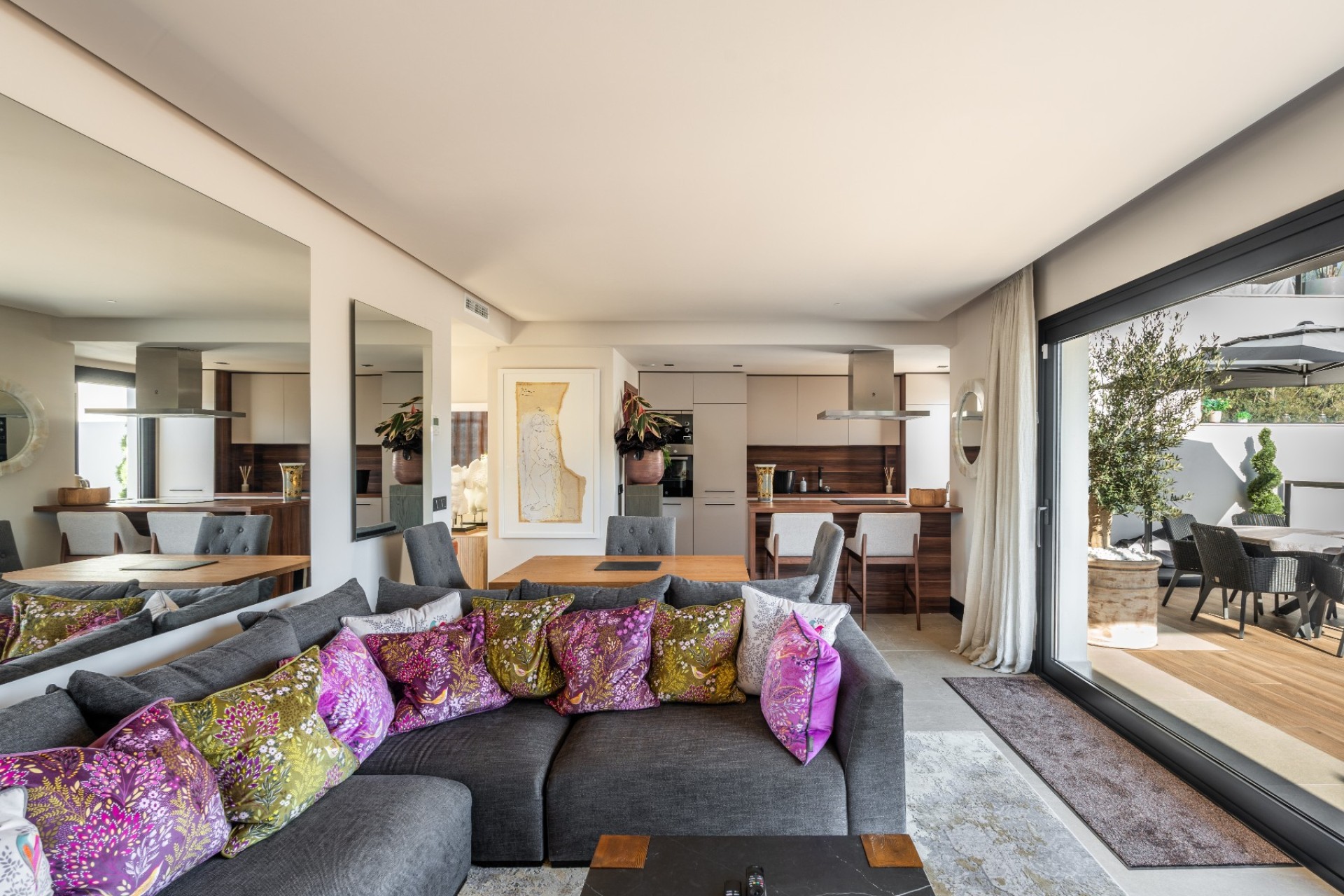 Resale - Apartment - Marbella - Nueva Andalucía