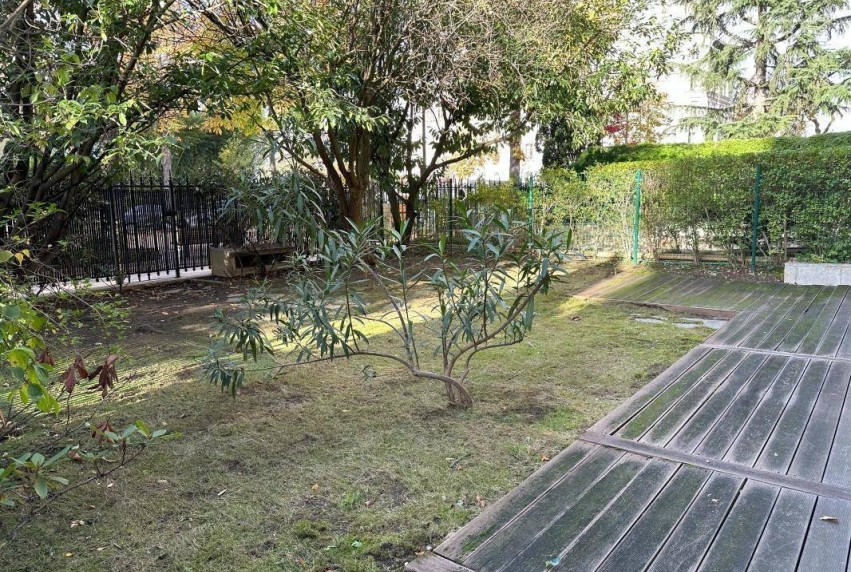 Resale - Apartment - Paris