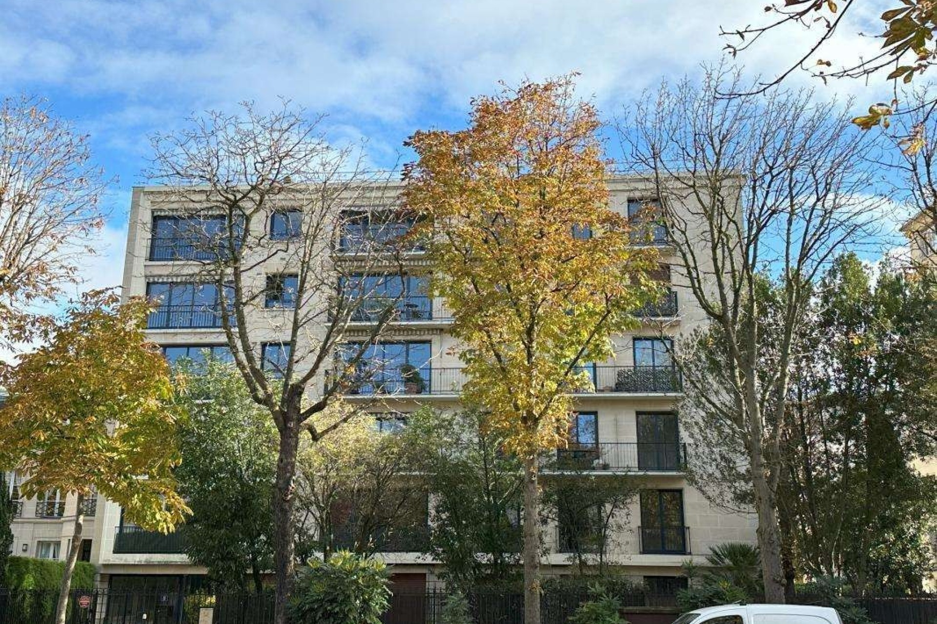 Resale - Apartment - Paris