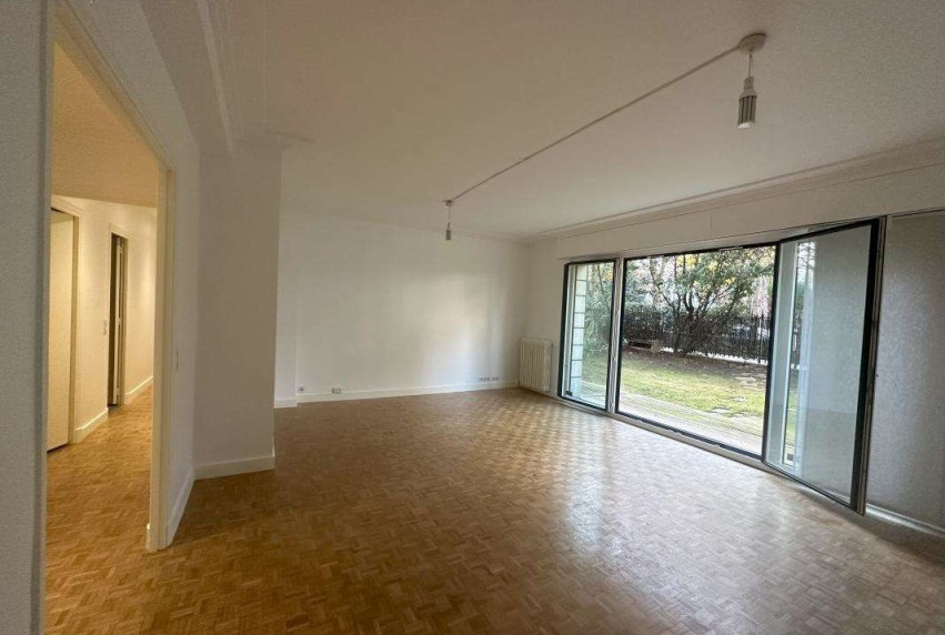 Resale - Apartment - Paris