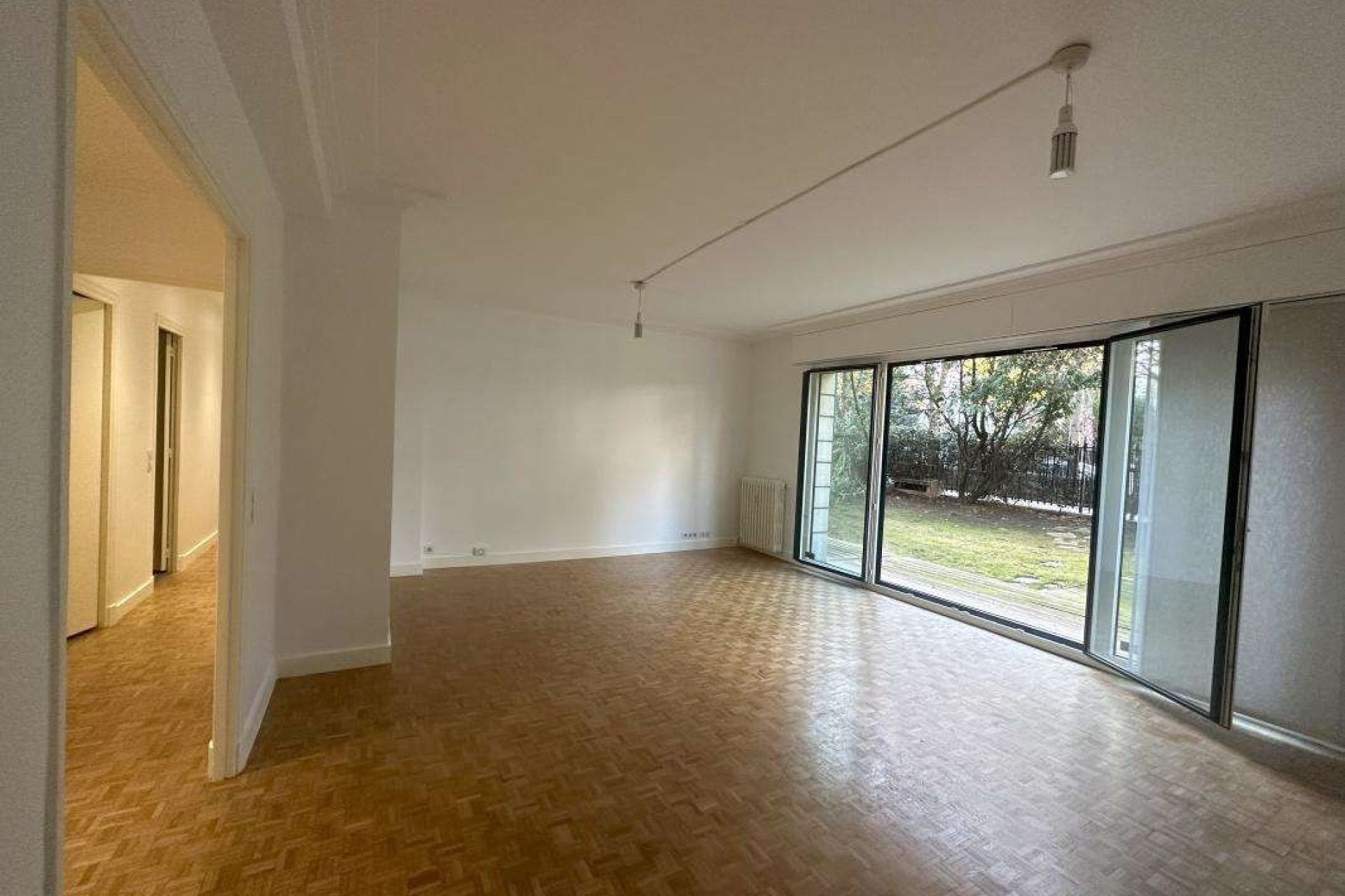 Resale - Apartment - Paris