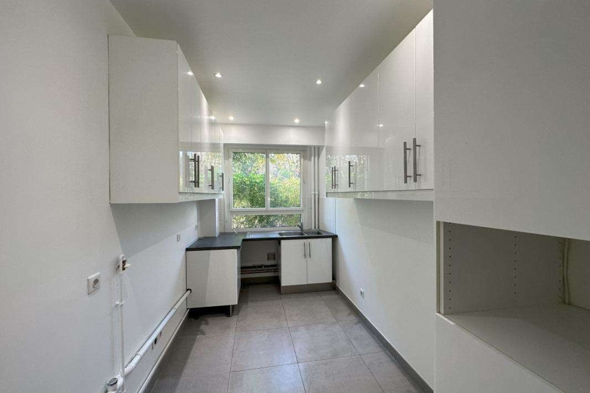 Resale - Apartment - Paris