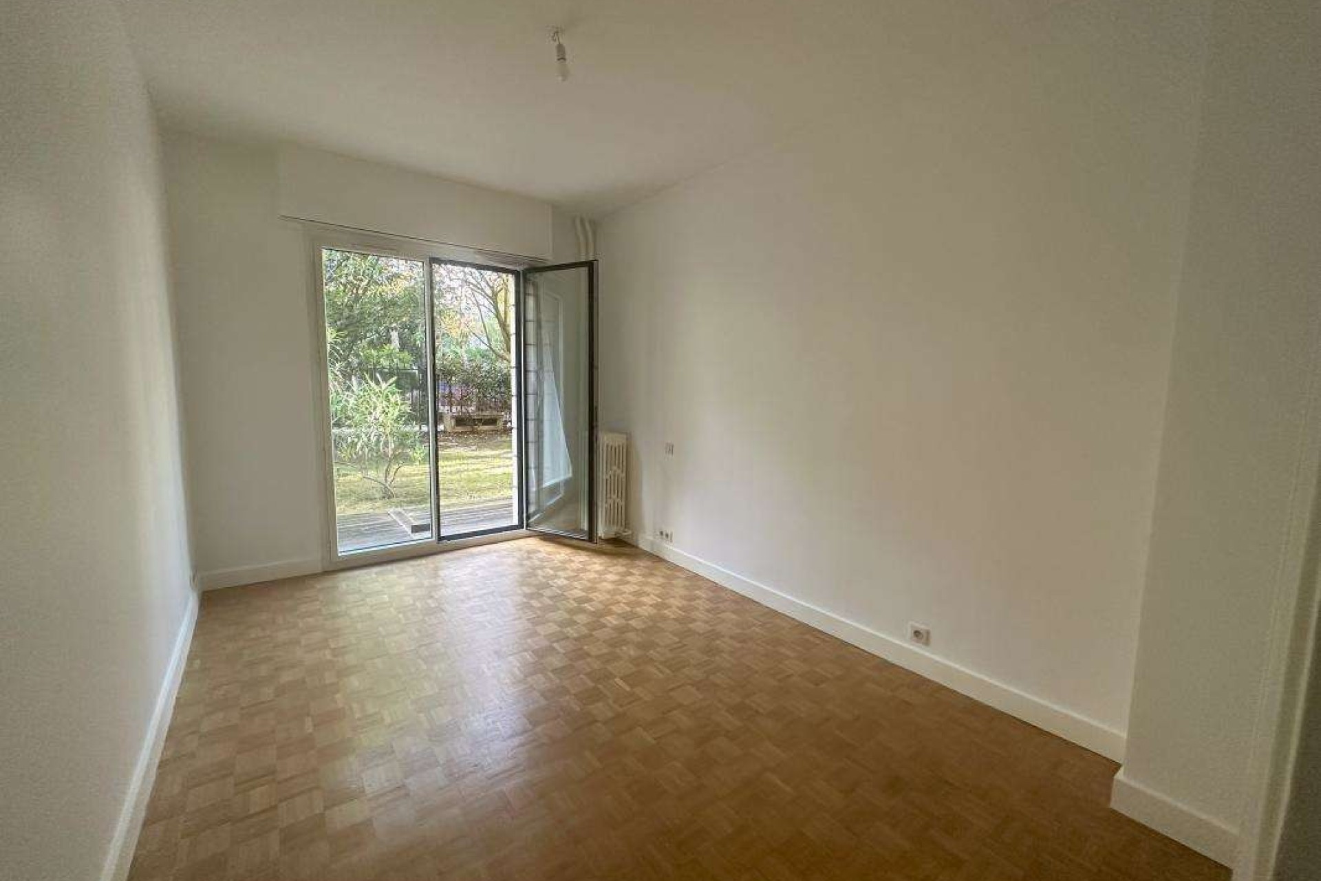 Resale - Apartment - Paris