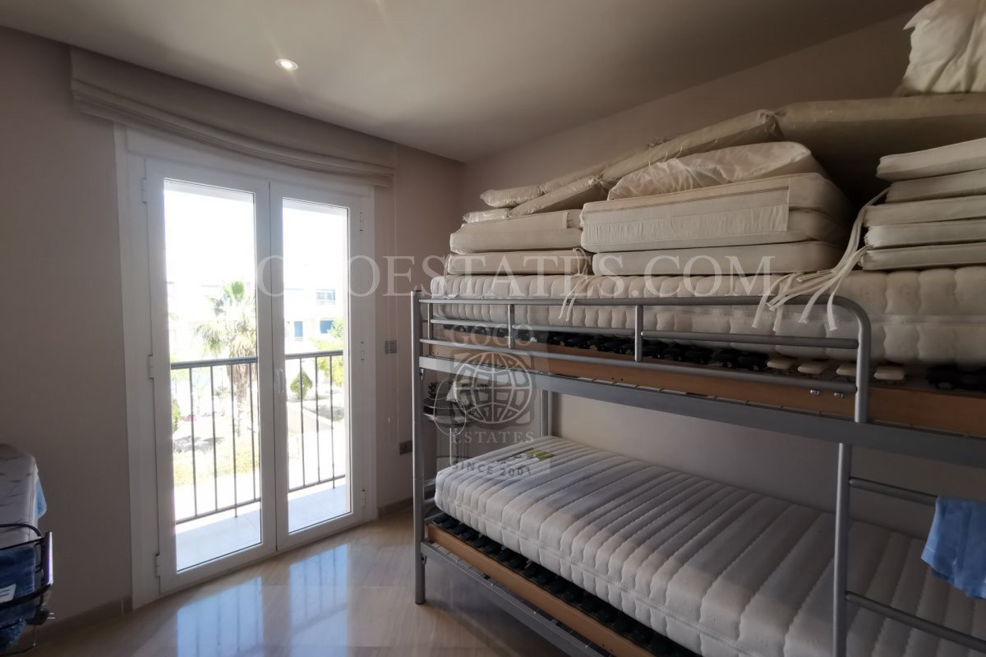 Resale - Apartment - San Juan de los Terrenos