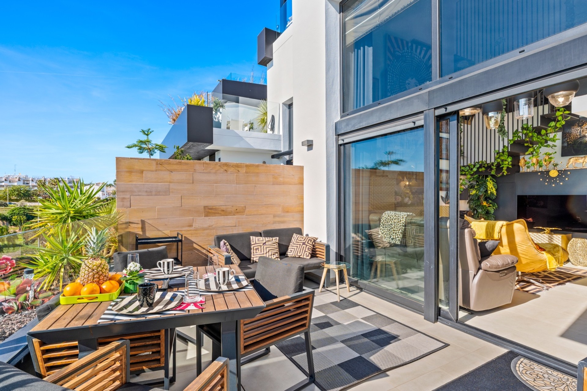 Resale - Apartment - Villamartín