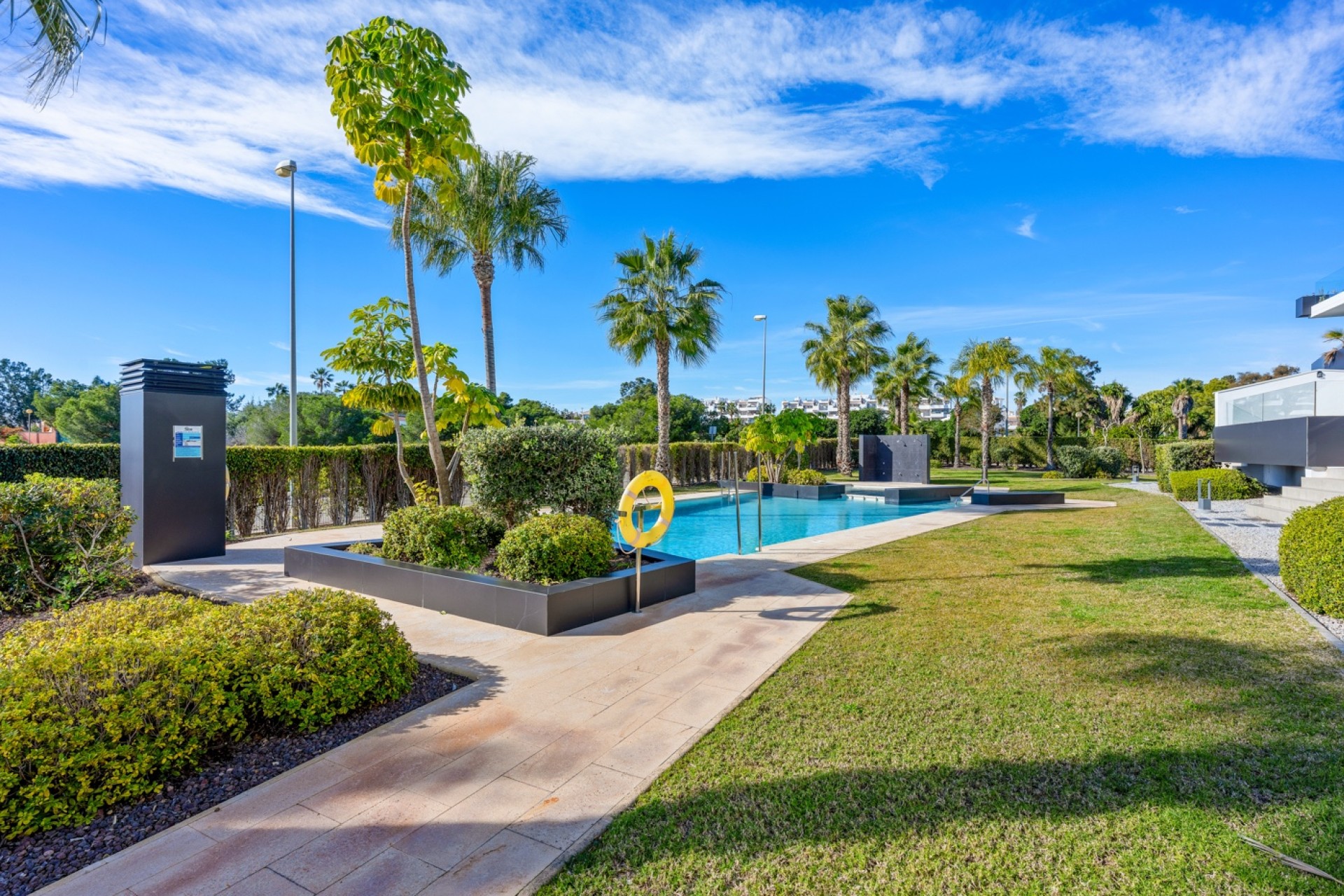 Resale - Apartment - Villamartín