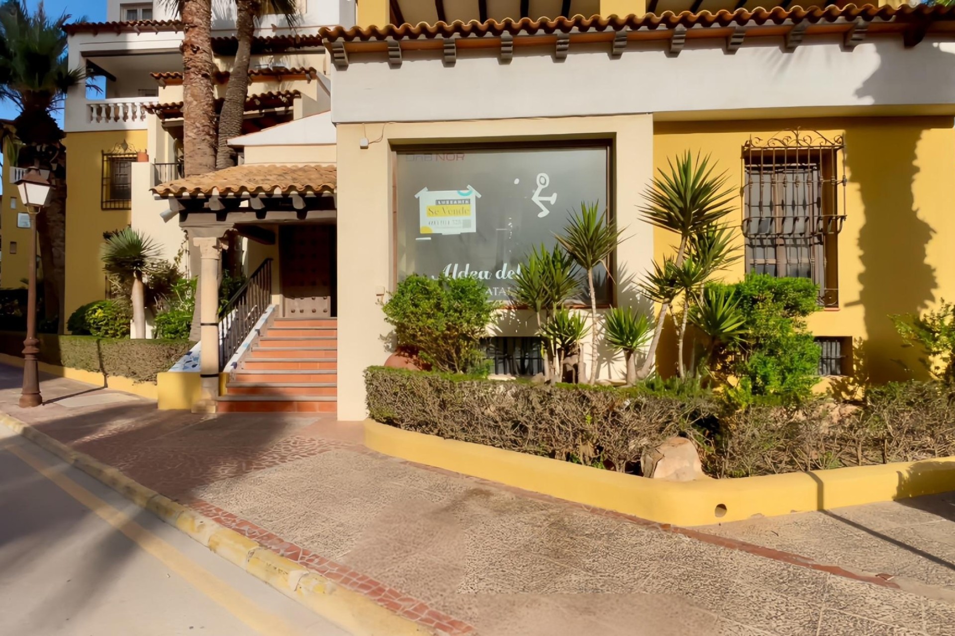Resale - Commercial - Torrevieja - Playa Los Locos