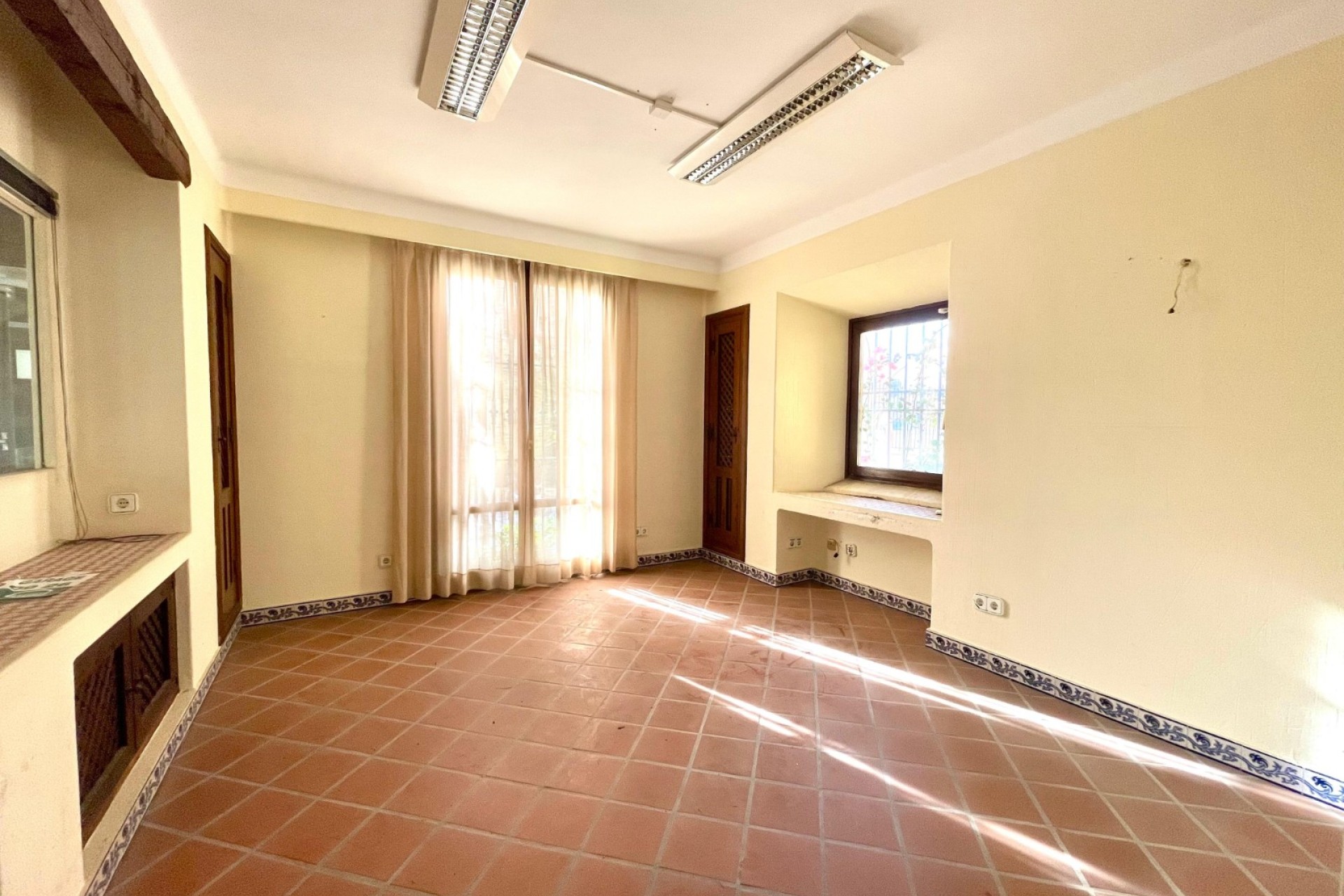 Resale - Commercial - Torrevieja - Playa Los Locos