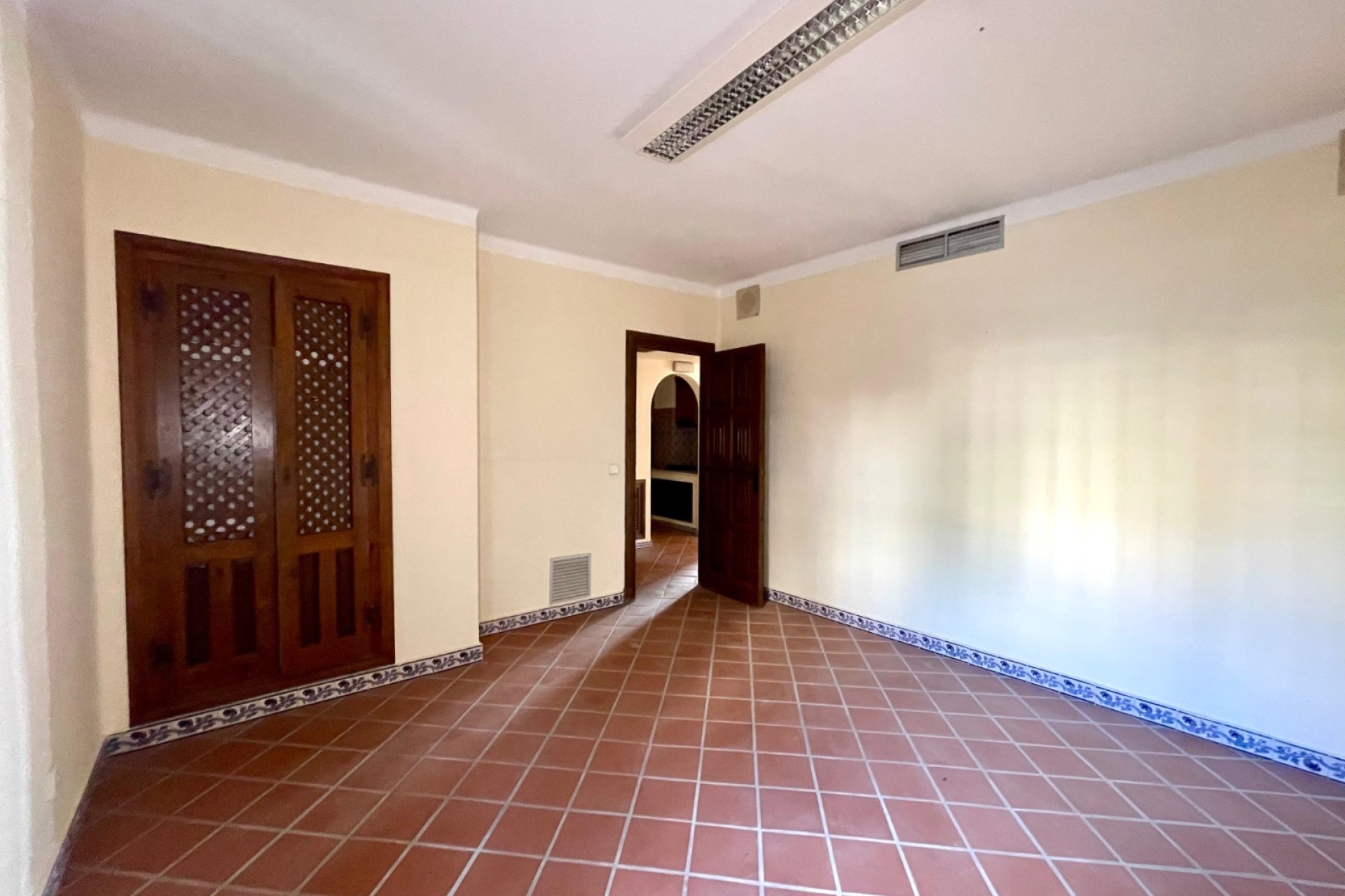 Resale - Commercial - Torrevieja - Playa Los Locos