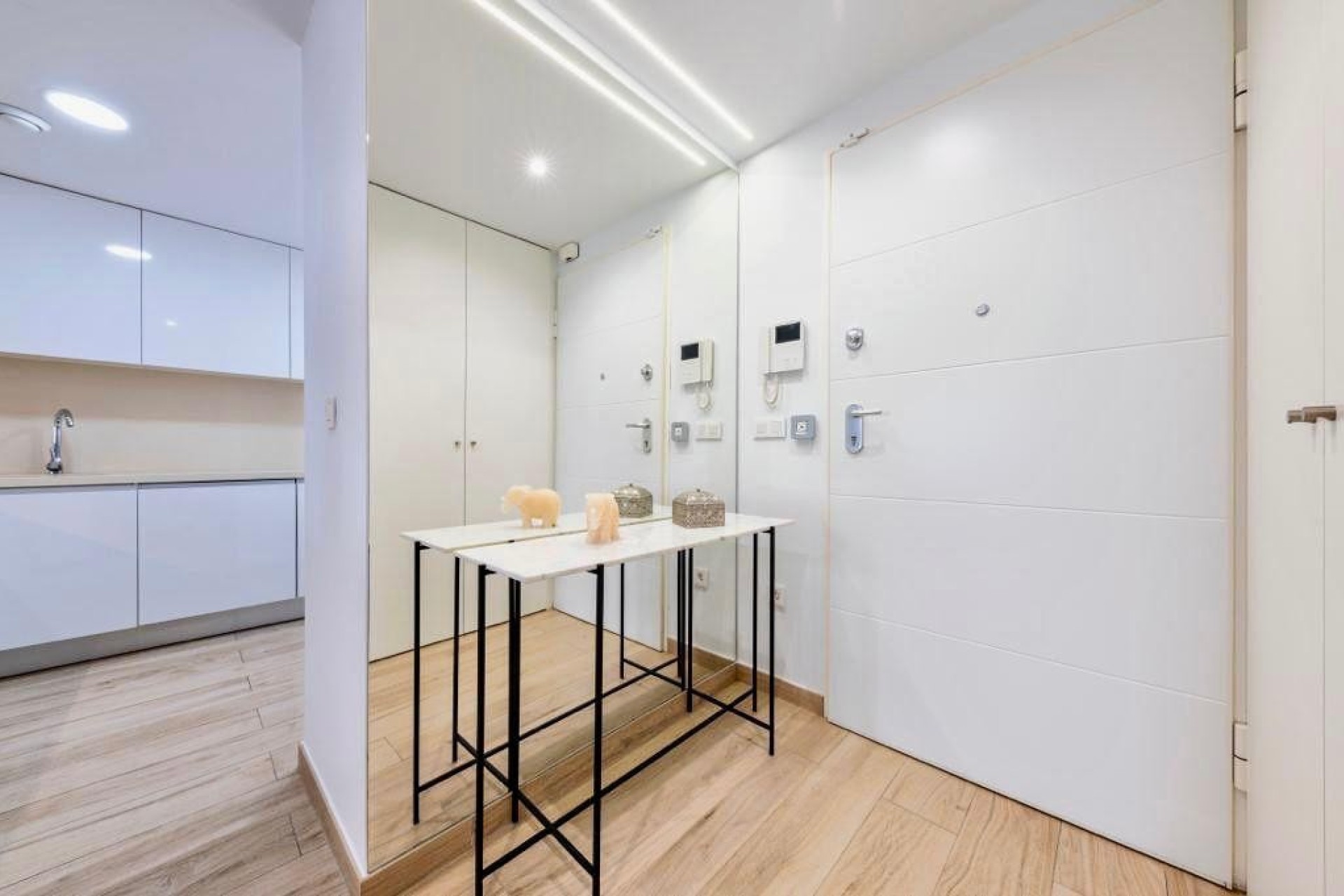 Resale - House - Finestrat - Urbanización