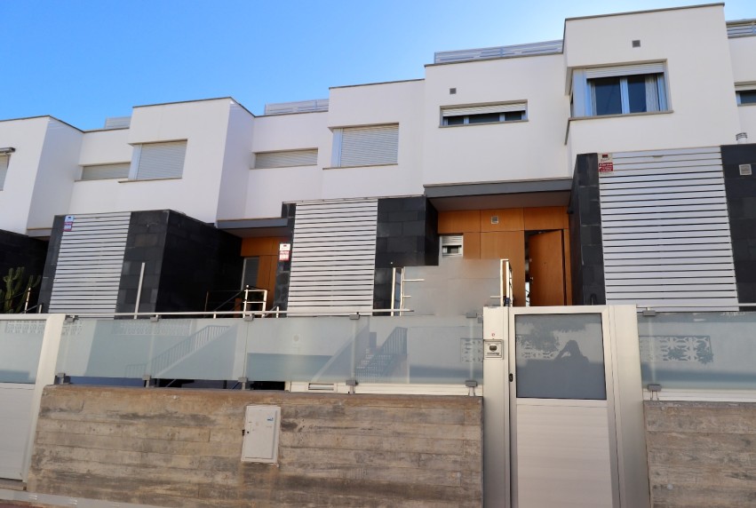 Resale - House - Guardamar del Segura