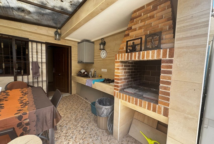 Resale - House - Punta Prima