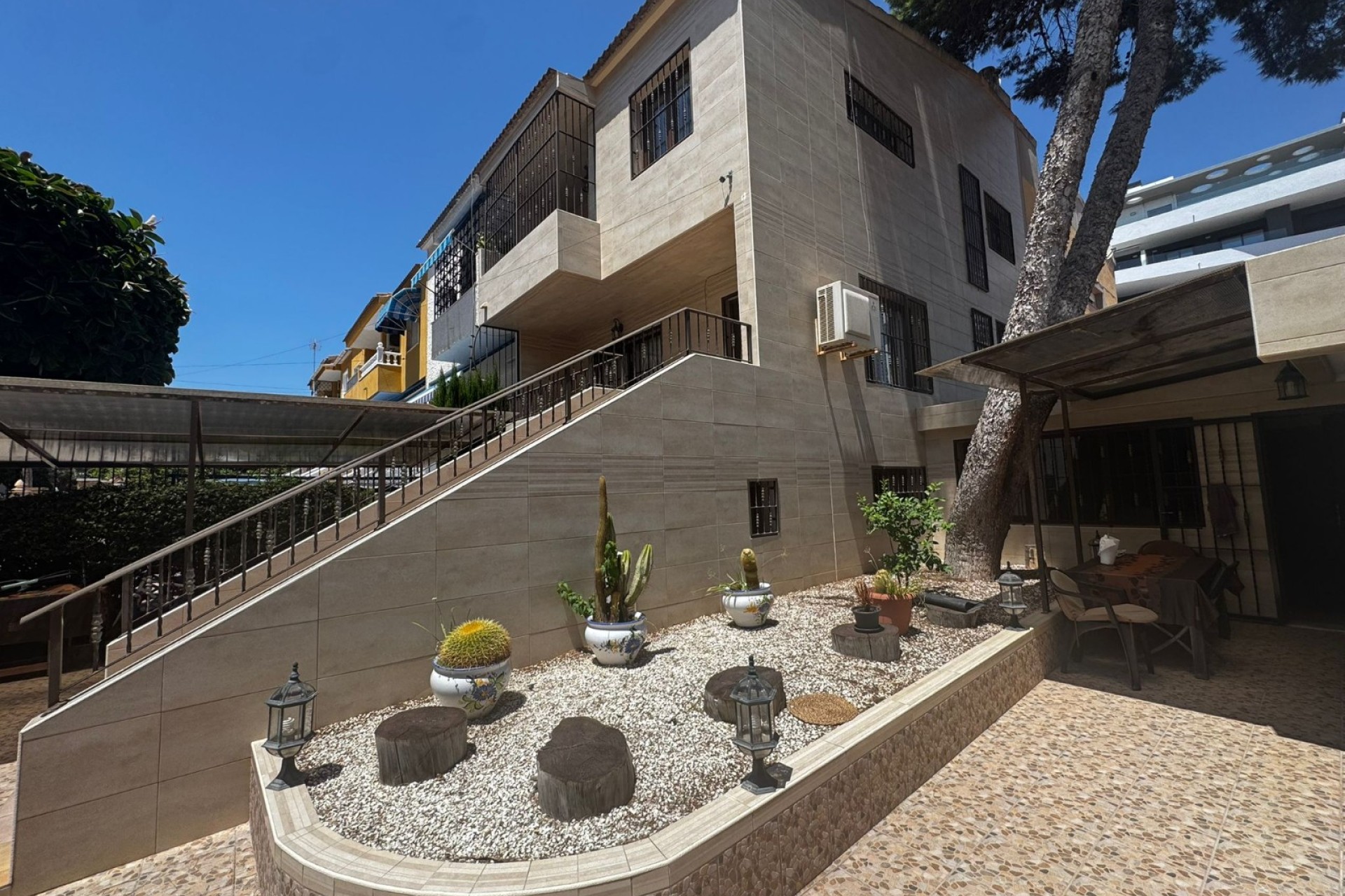 Resale - House - Punta Prima