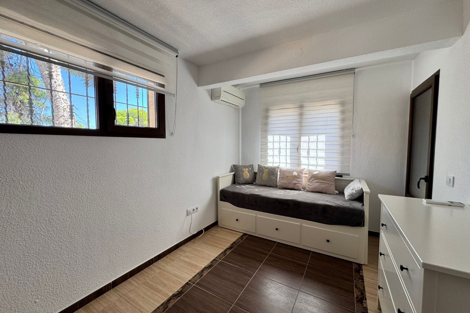 Resale - House - Punta Prima