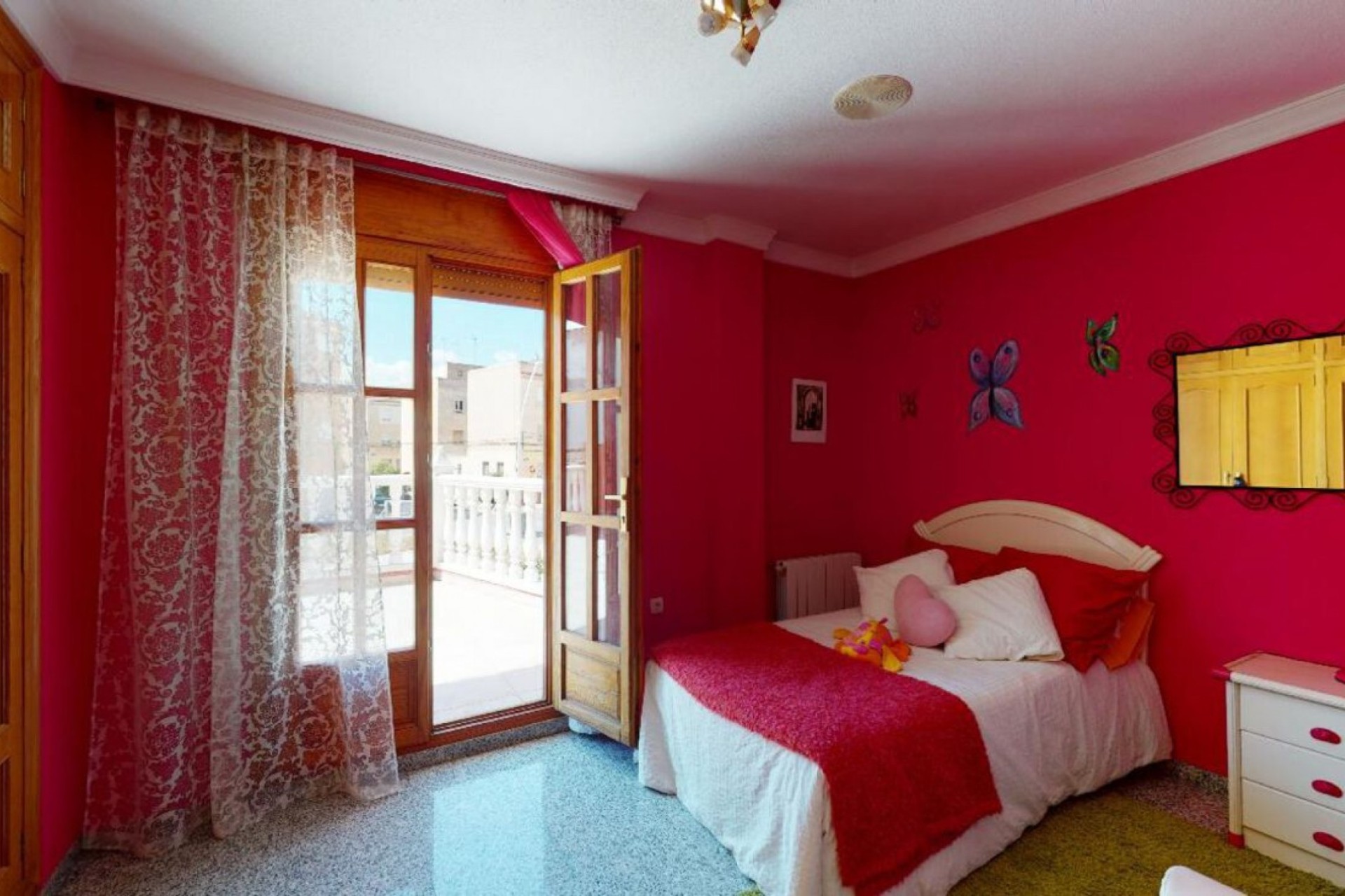 Resale - House - Sax