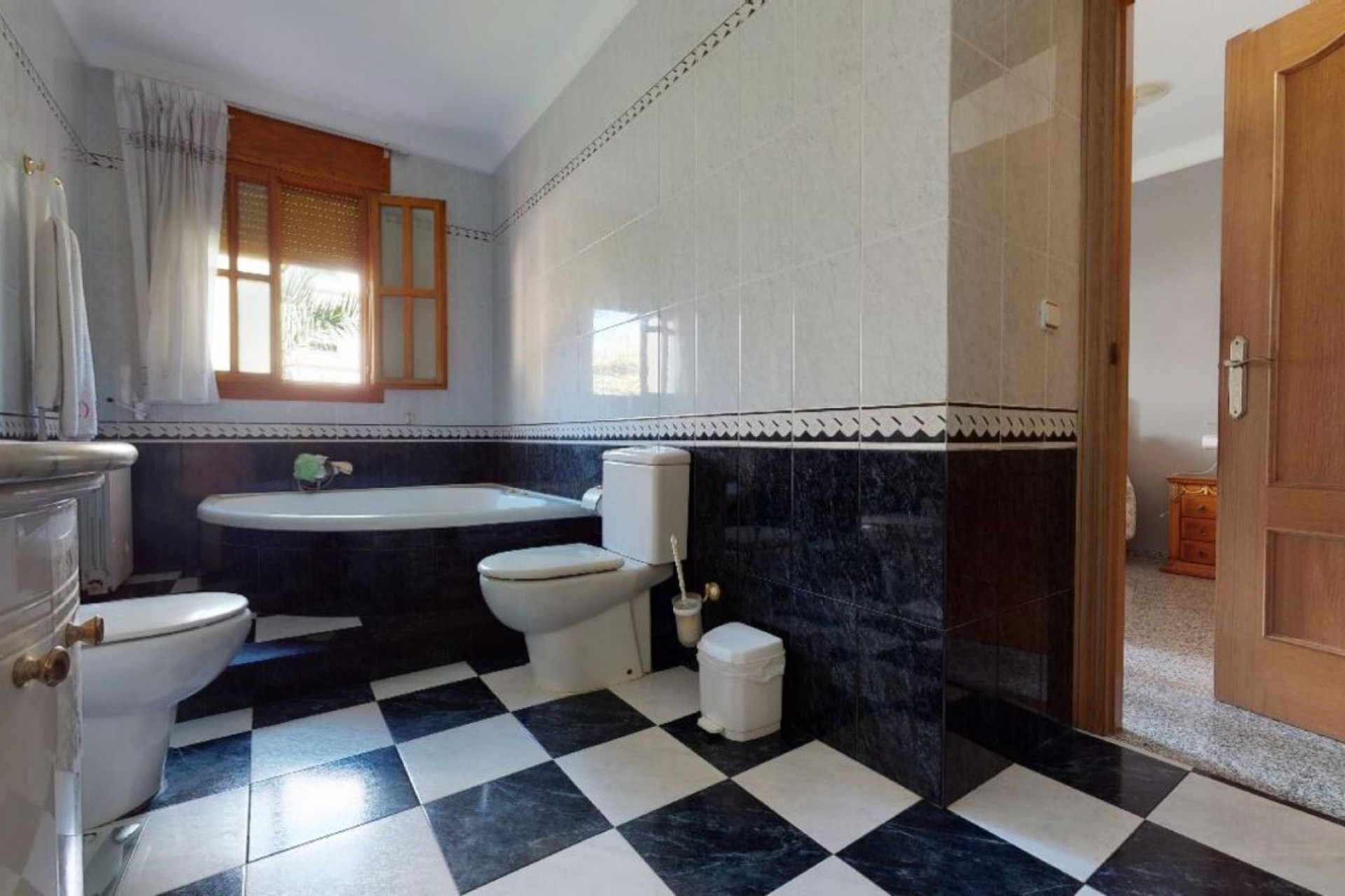 Resale - House - Sax