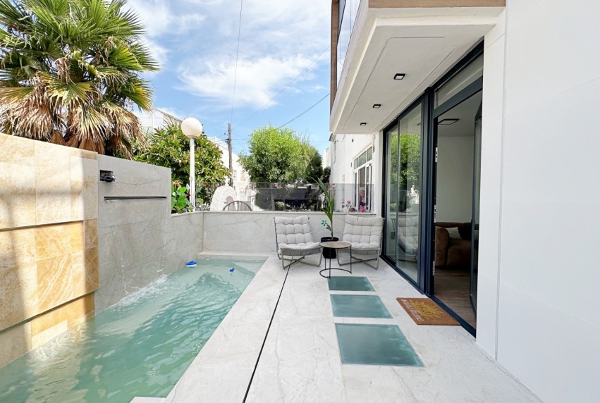 Resale - Townhouse / Terraced House - Torrevieja - Aguas Nuevas