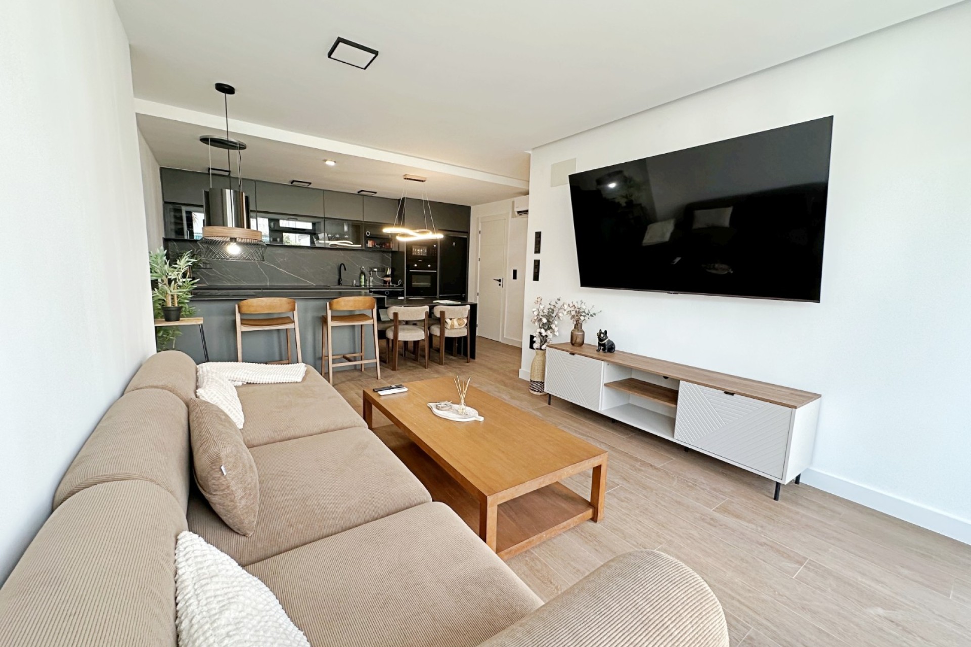 Resale - Townhouse / Terraced House - Torrevieja - Aguas Nuevas