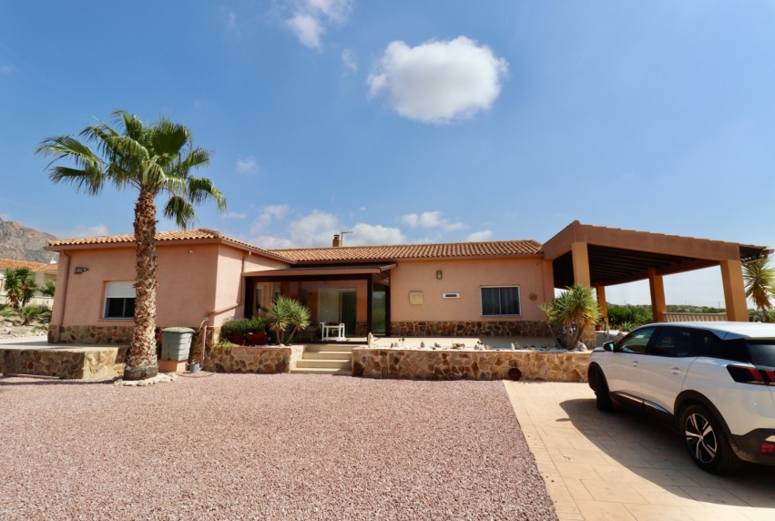 Resale - Villa - Albatera