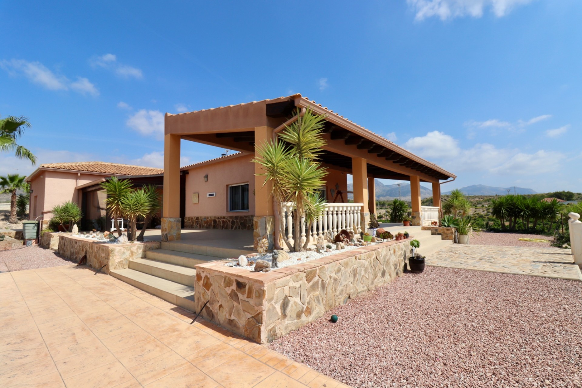 Resale - Villa - Albatera