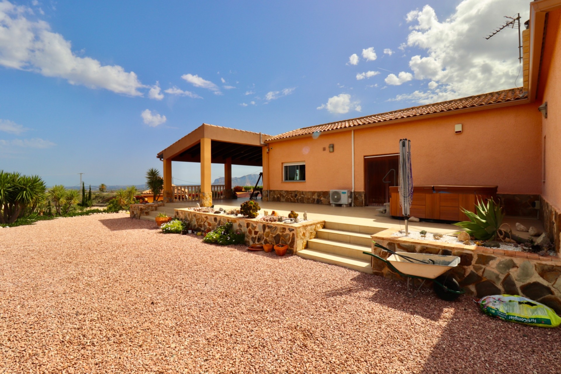 Resale - Villa - Albatera