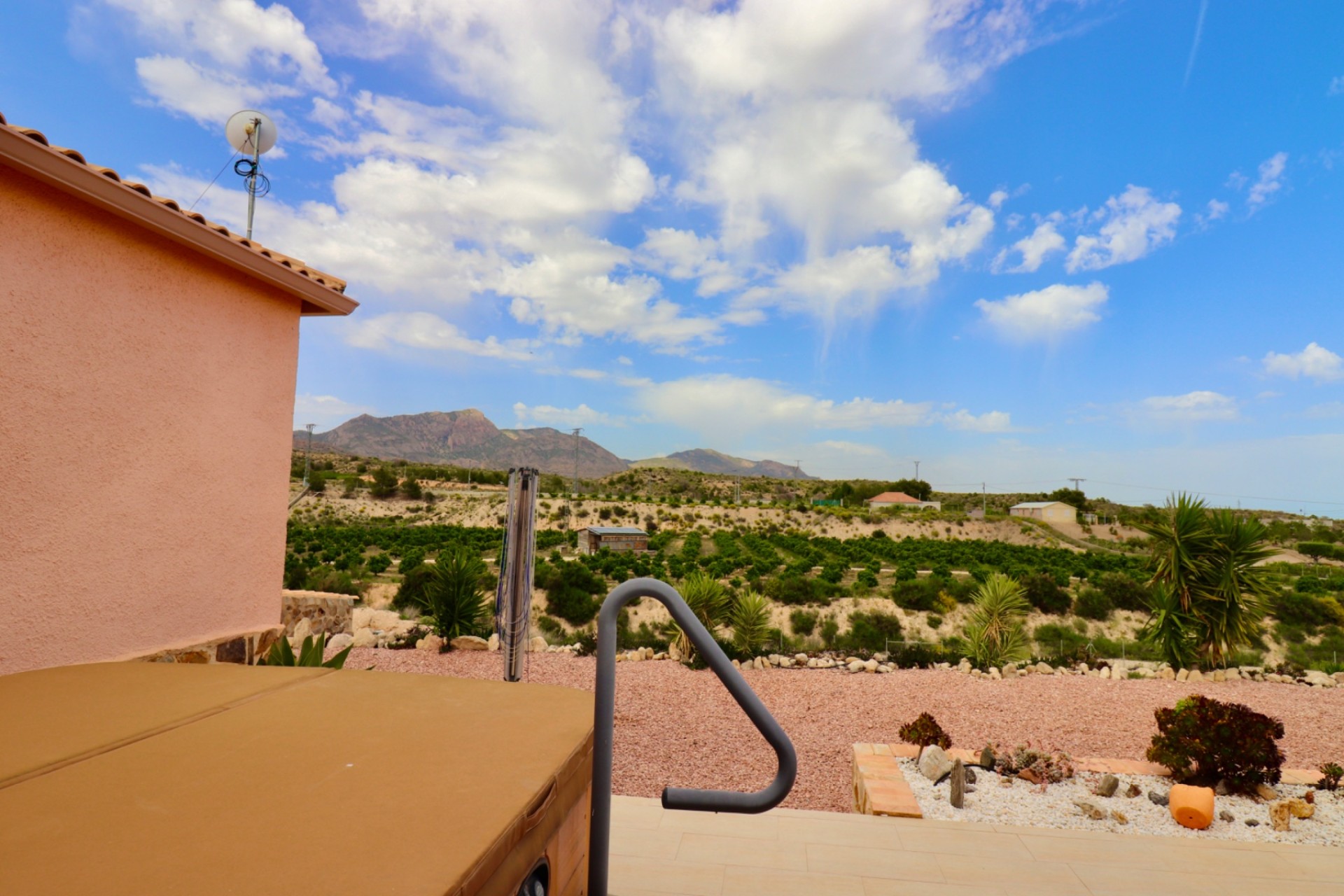Resale - Villa - Albatera