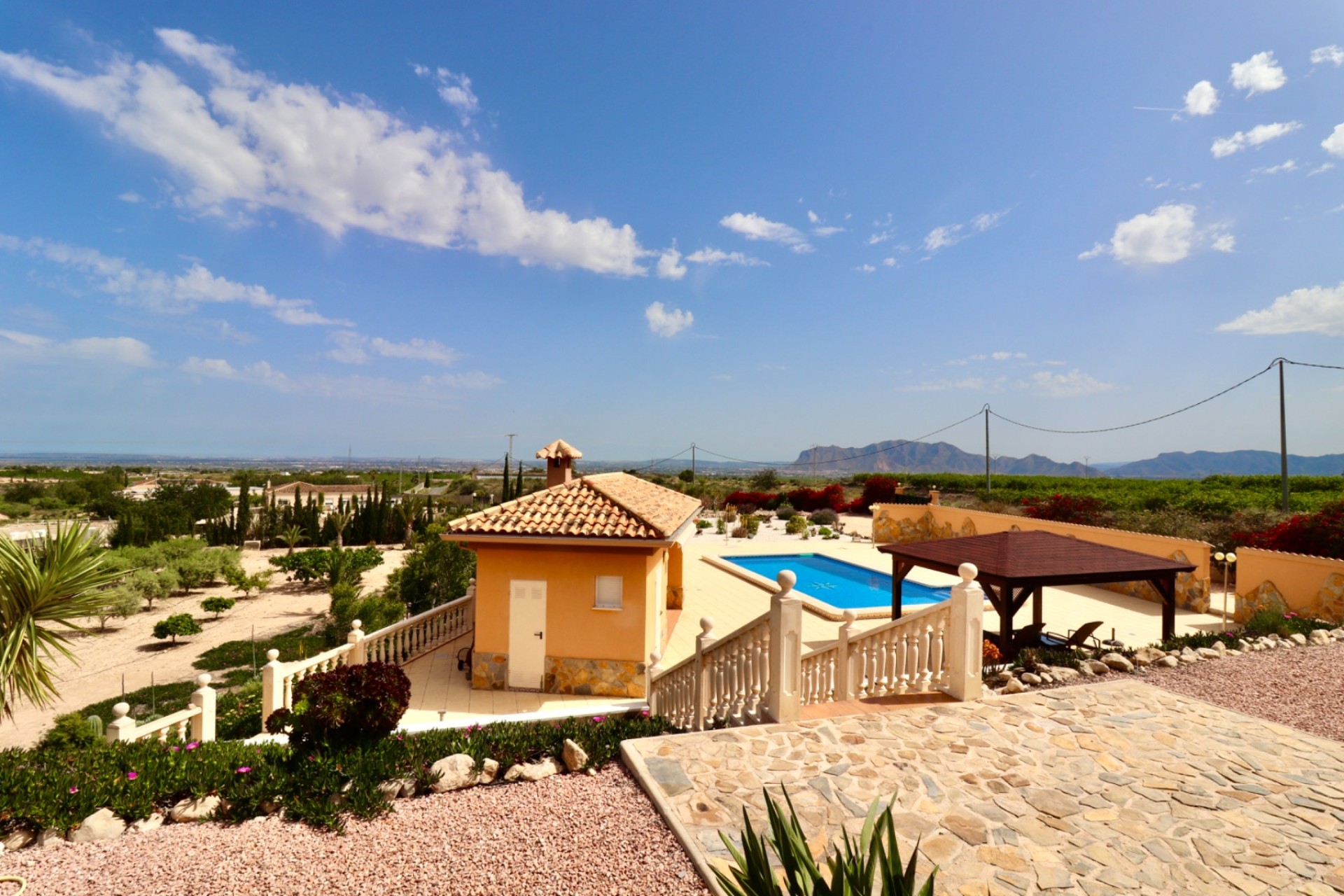 Resale - Villa - Albatera