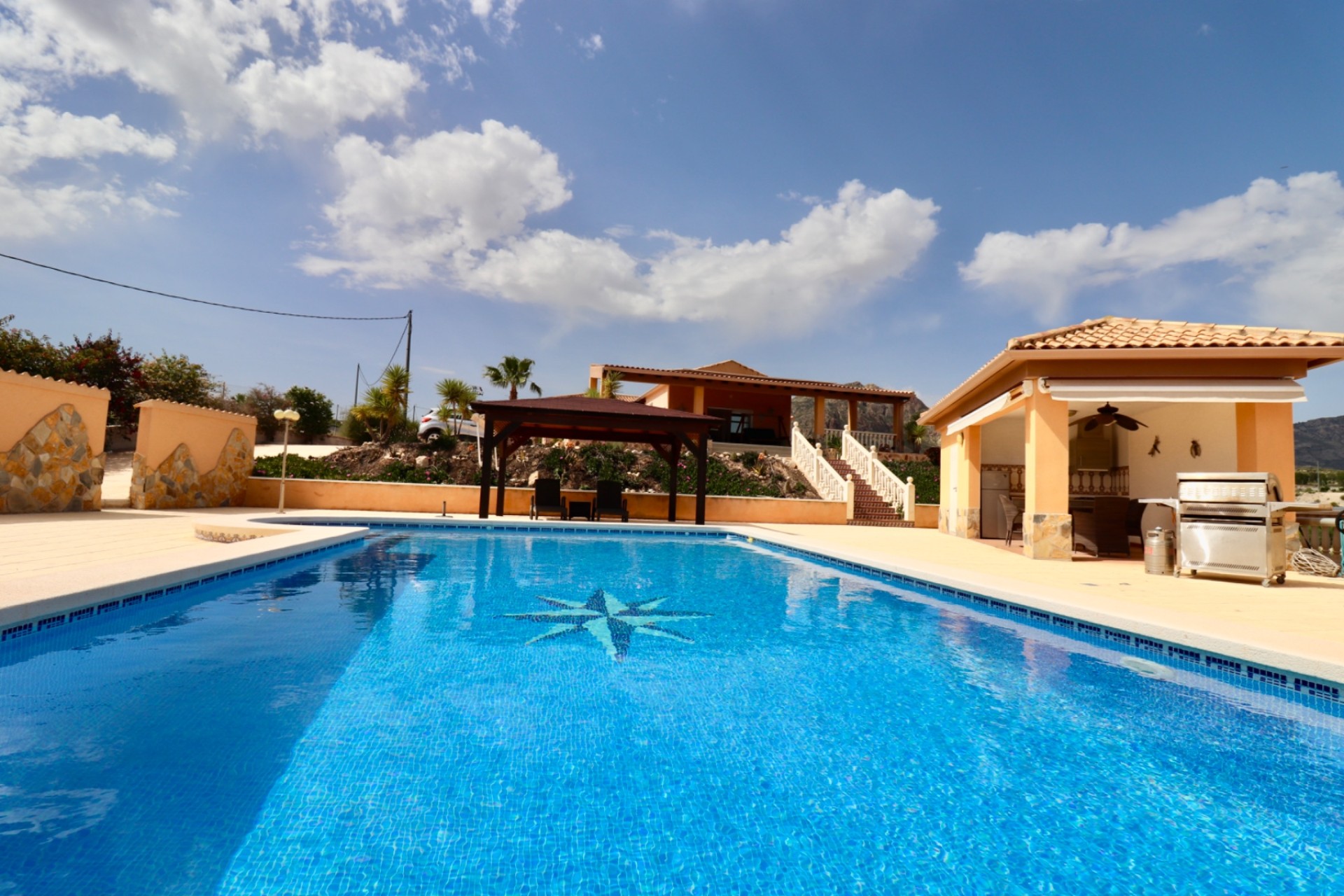Resale - Villa - Albatera