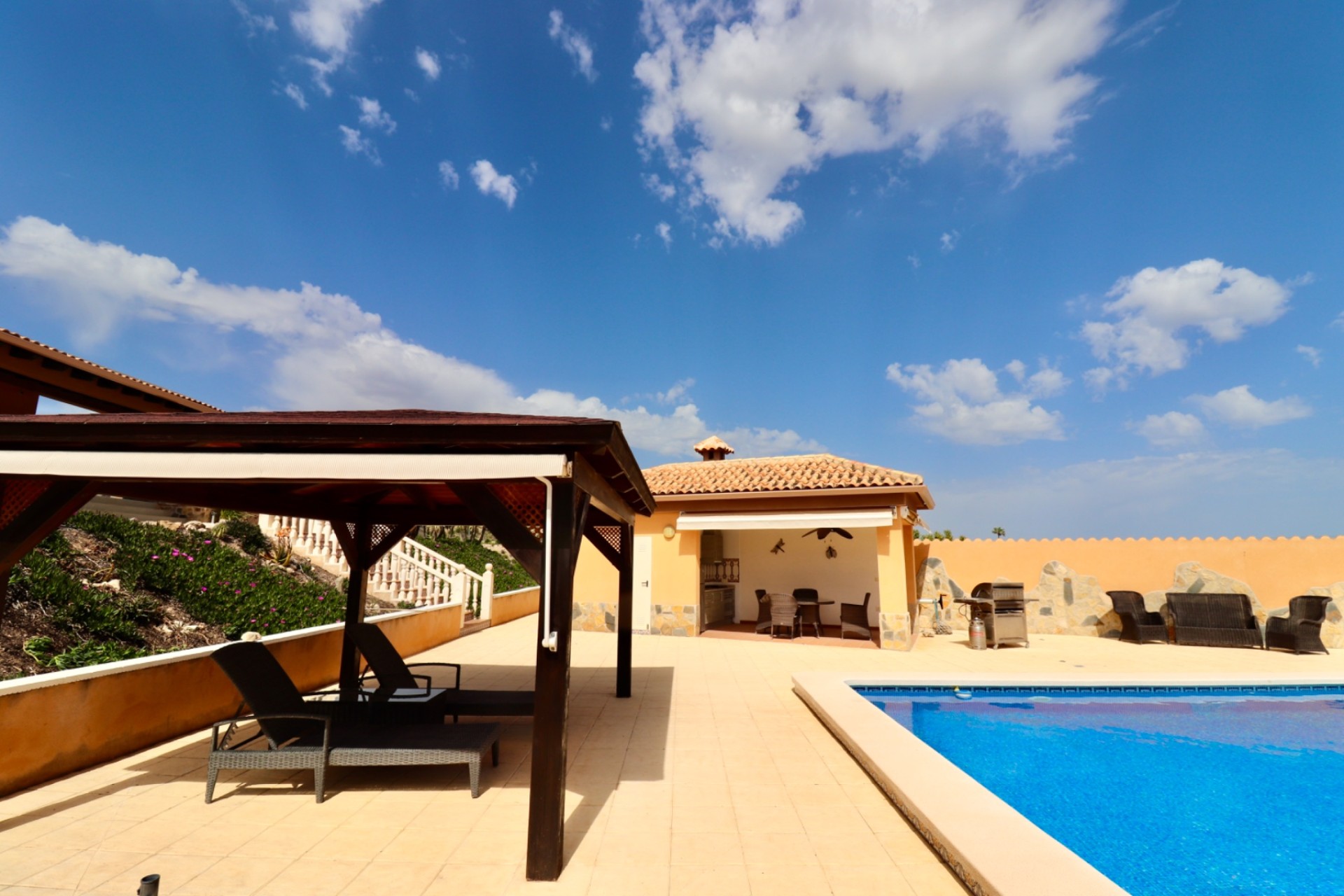 Resale - Villa - Albatera