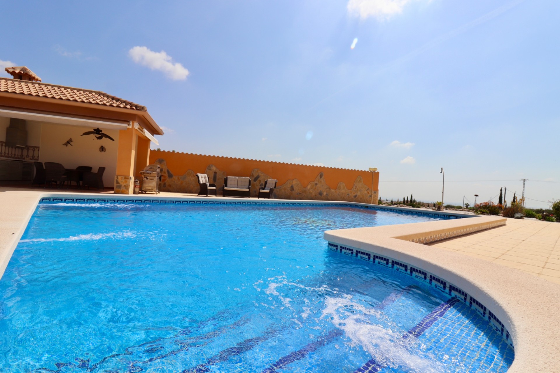 Resale - Villa - Albatera