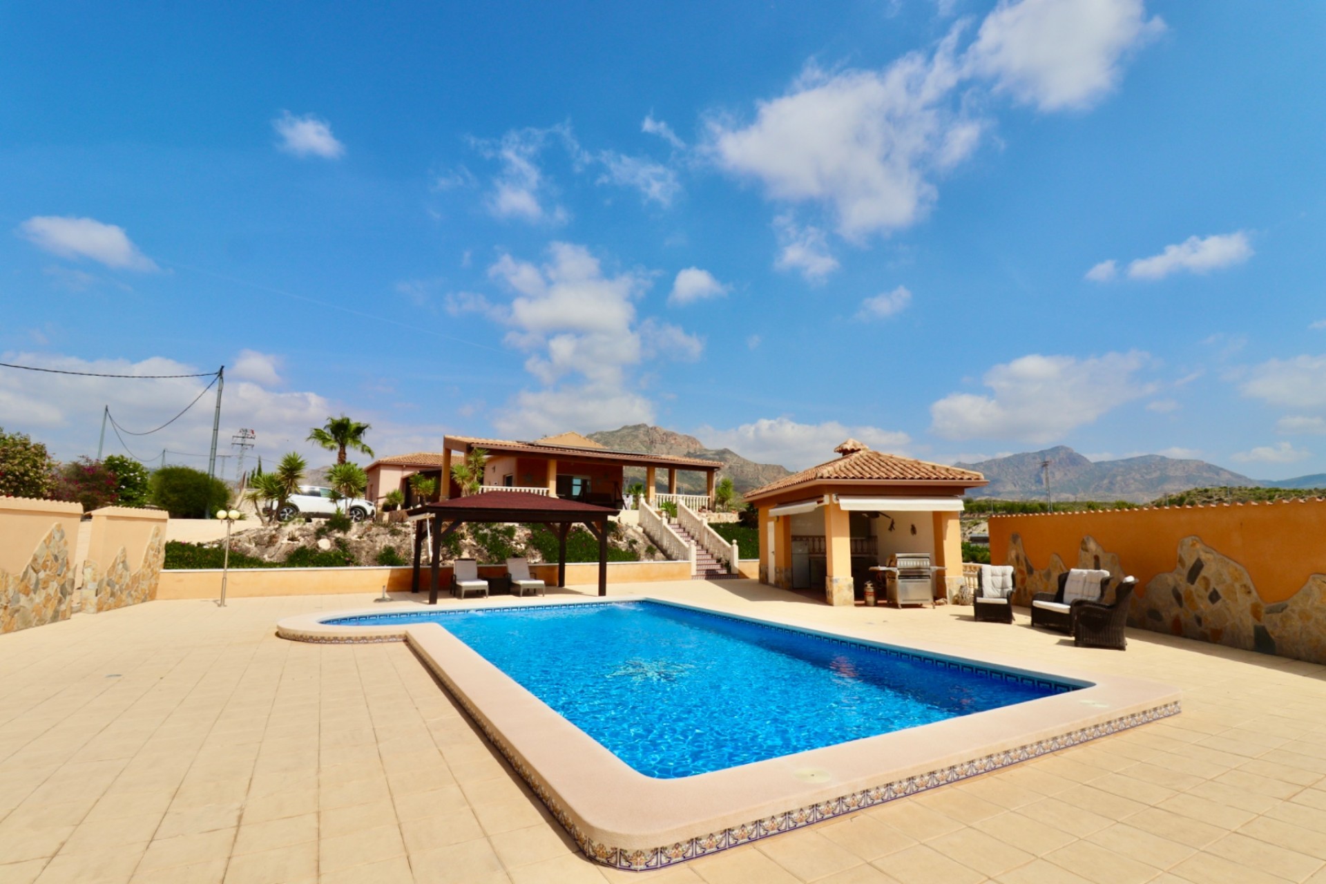 Resale - Villa - Albatera