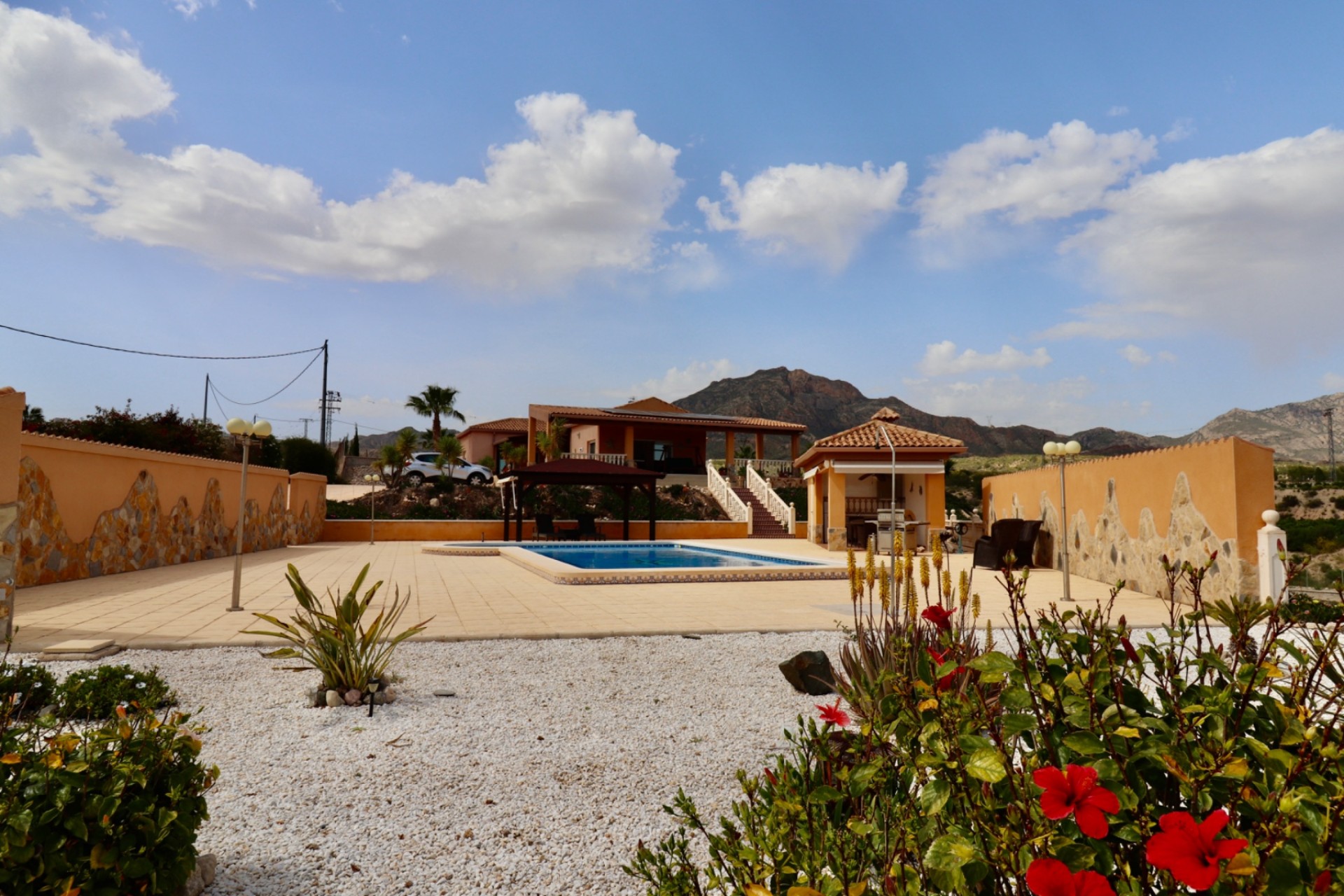 Resale - Villa - Albatera
